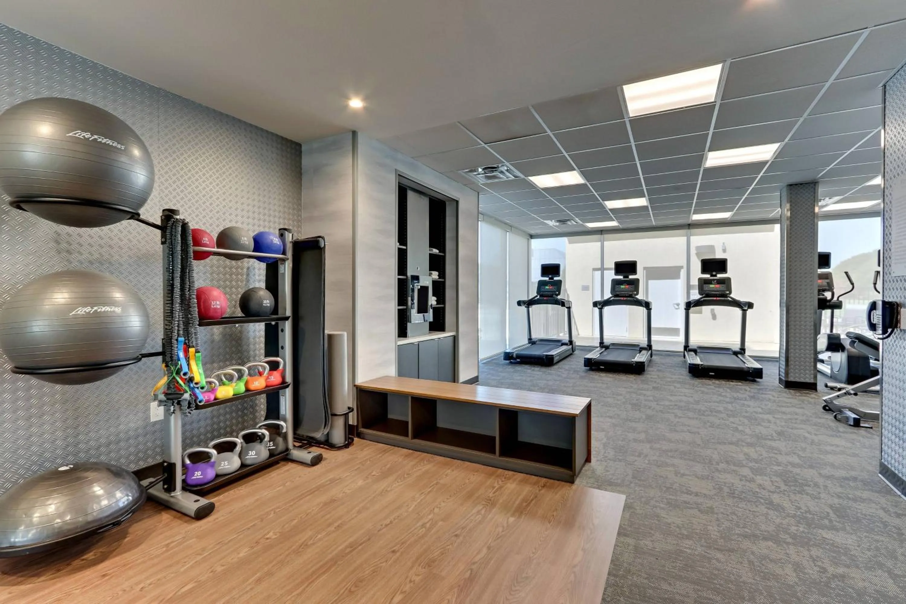 Fitness centre/facilities in Fairfield Inn & Suites by Marriott Dallas Love Field