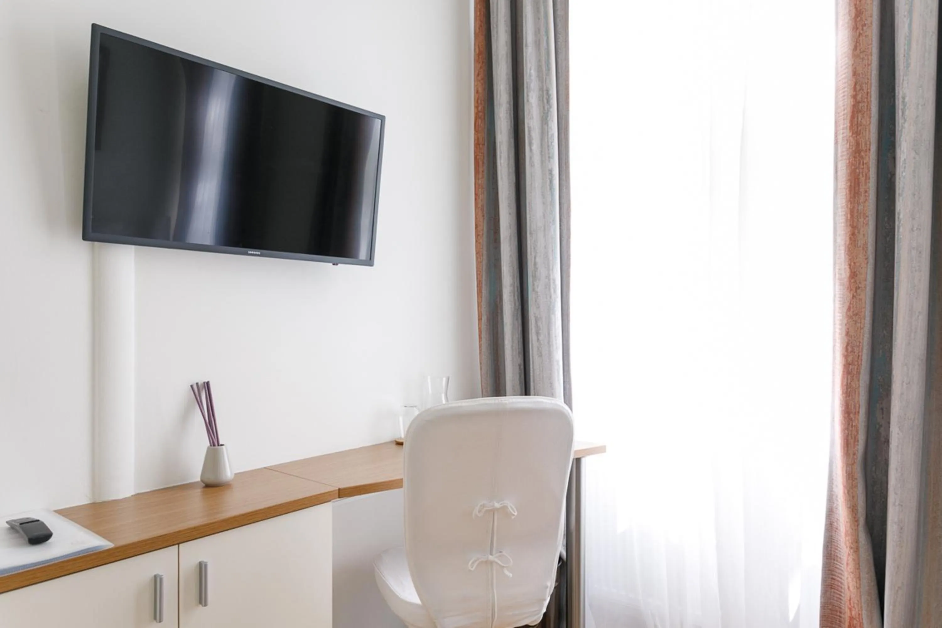 TV and multimedia in Riess City Rooms - Self Check-in