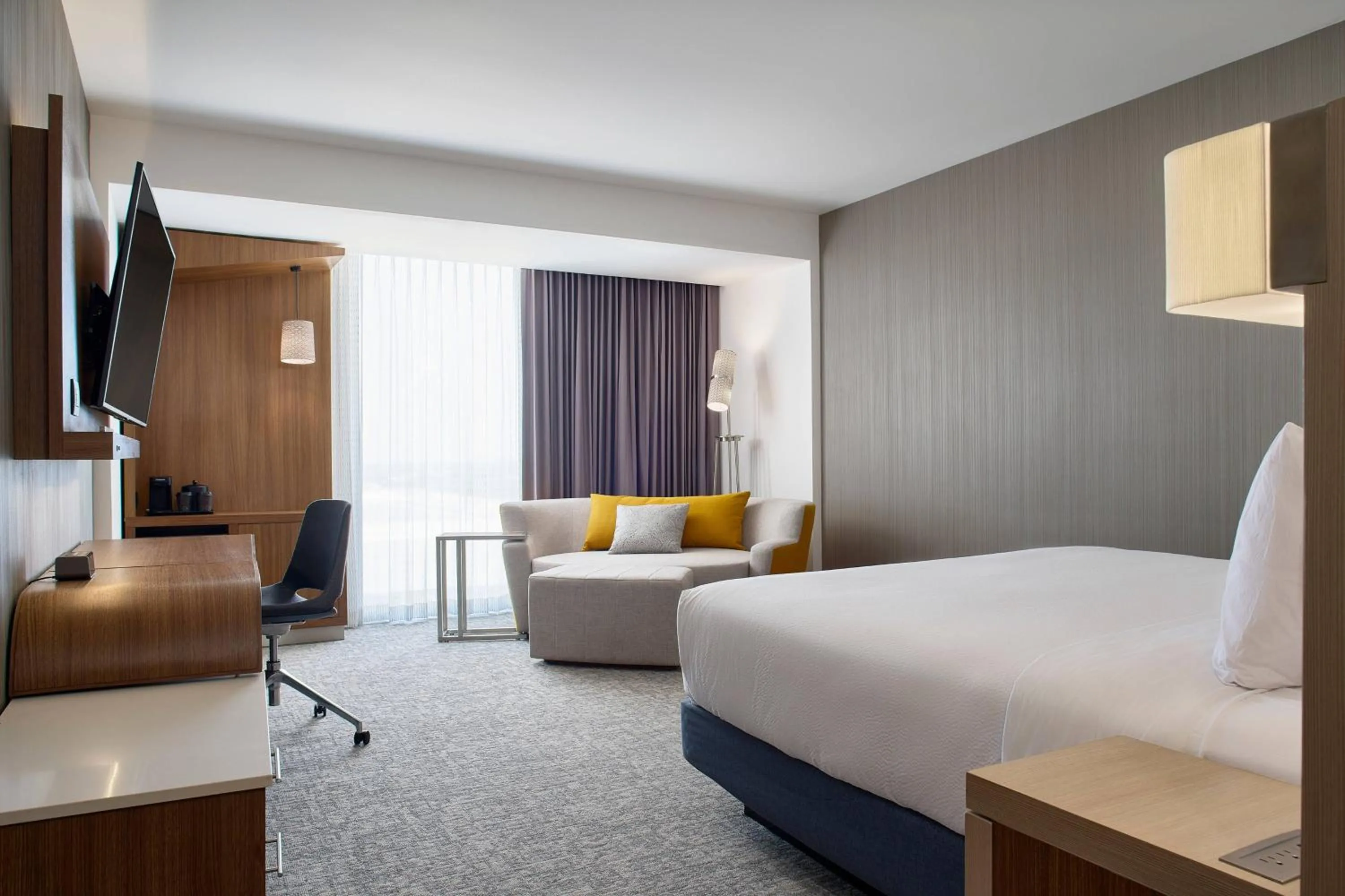 Photo of the whole room, Bed in Courtyard by Marriott Merida Downtown