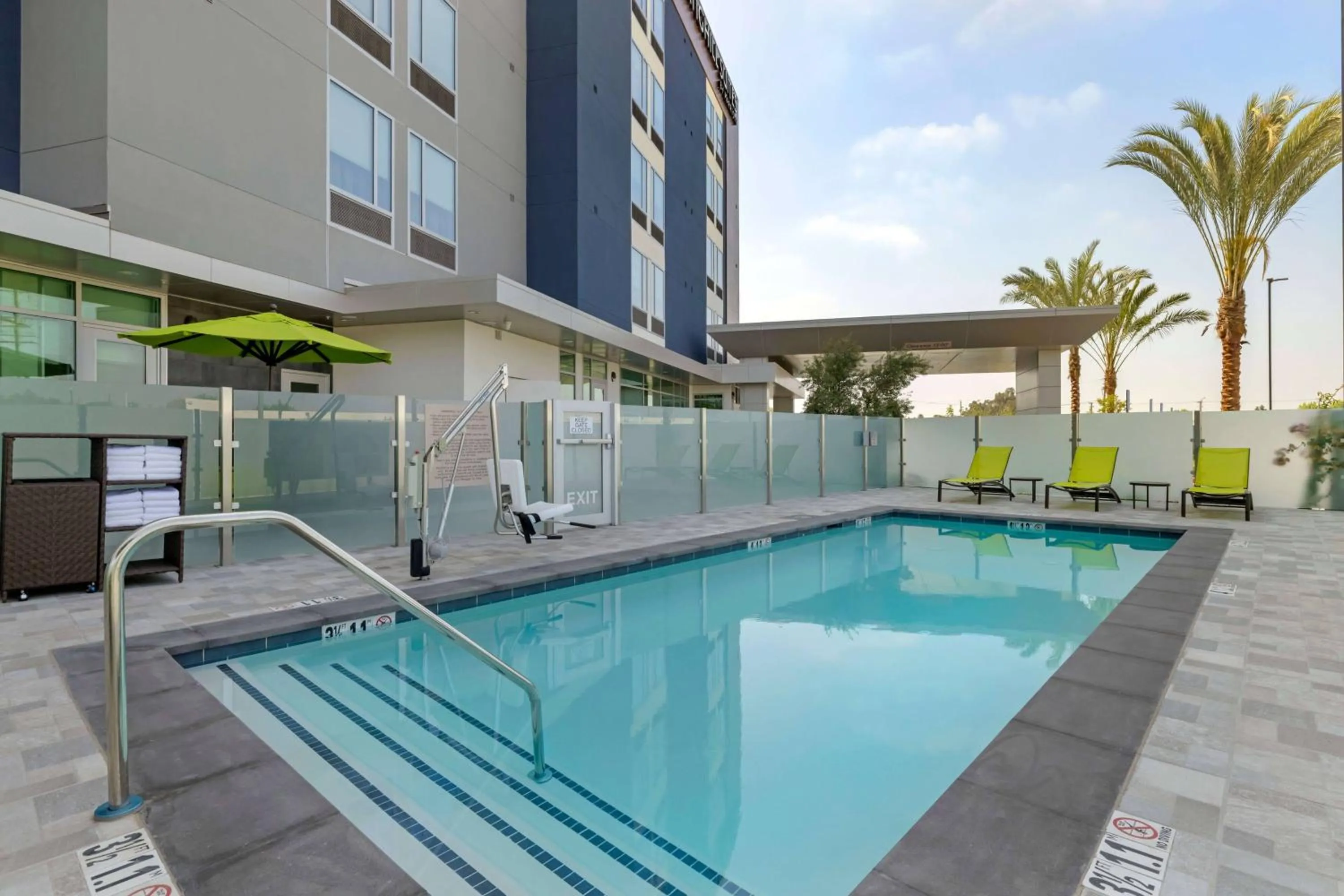Swimming pool in SpringHill Suites by Marriott Anaheim Placentia Fullerton