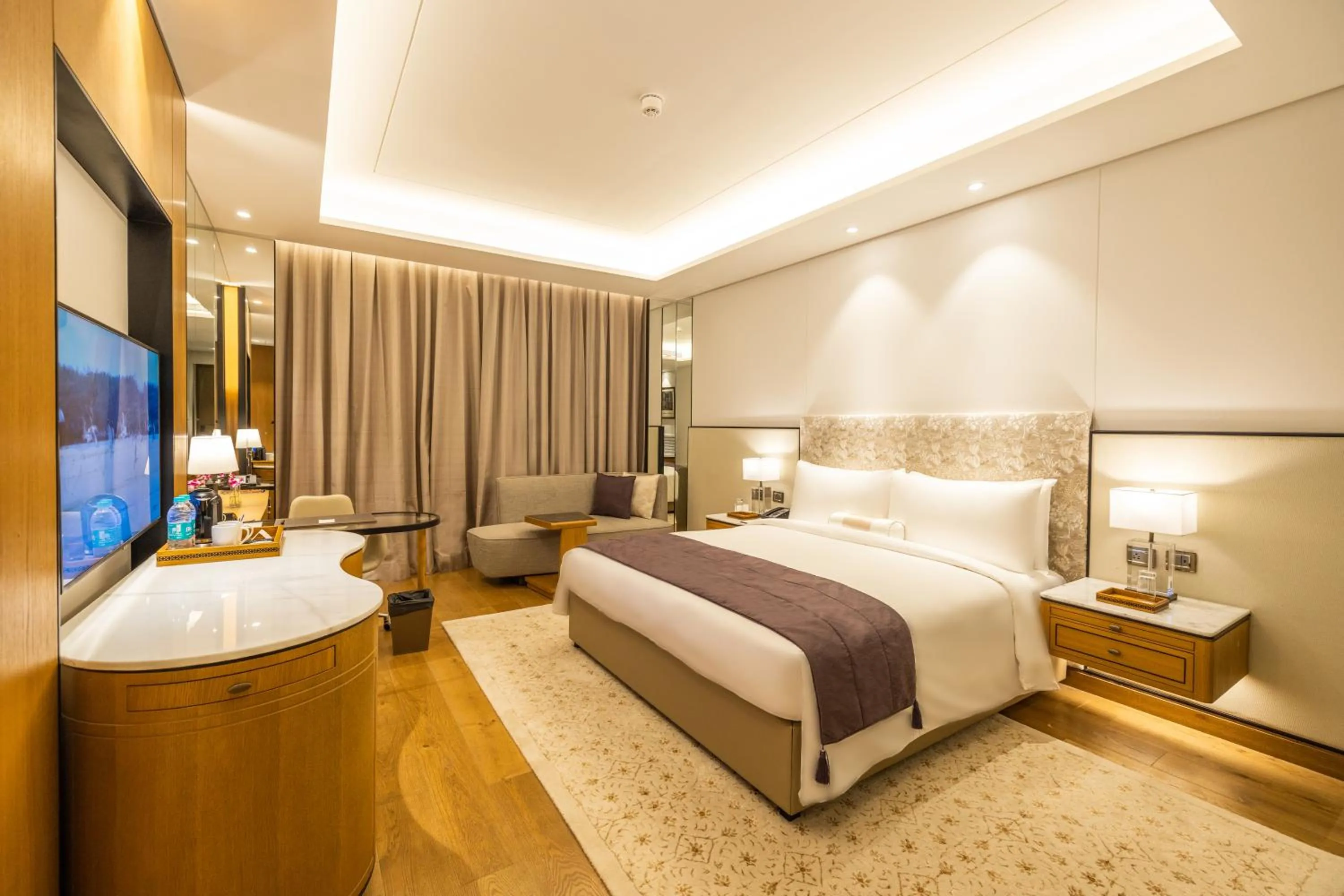 Bed in The Leela Bhartiya City Bengaluru