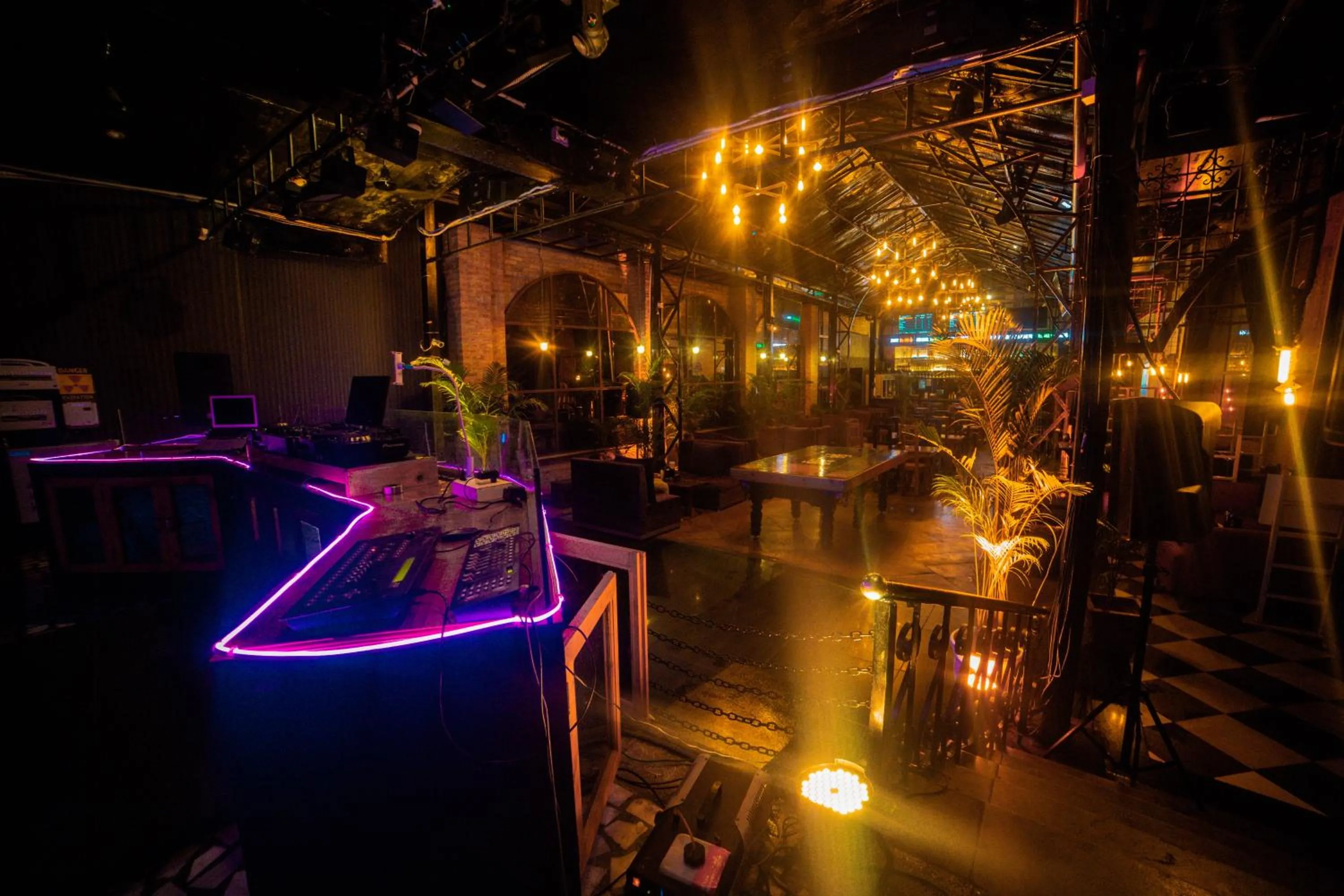 Restaurant/places to eat in HOTEL VARUNA