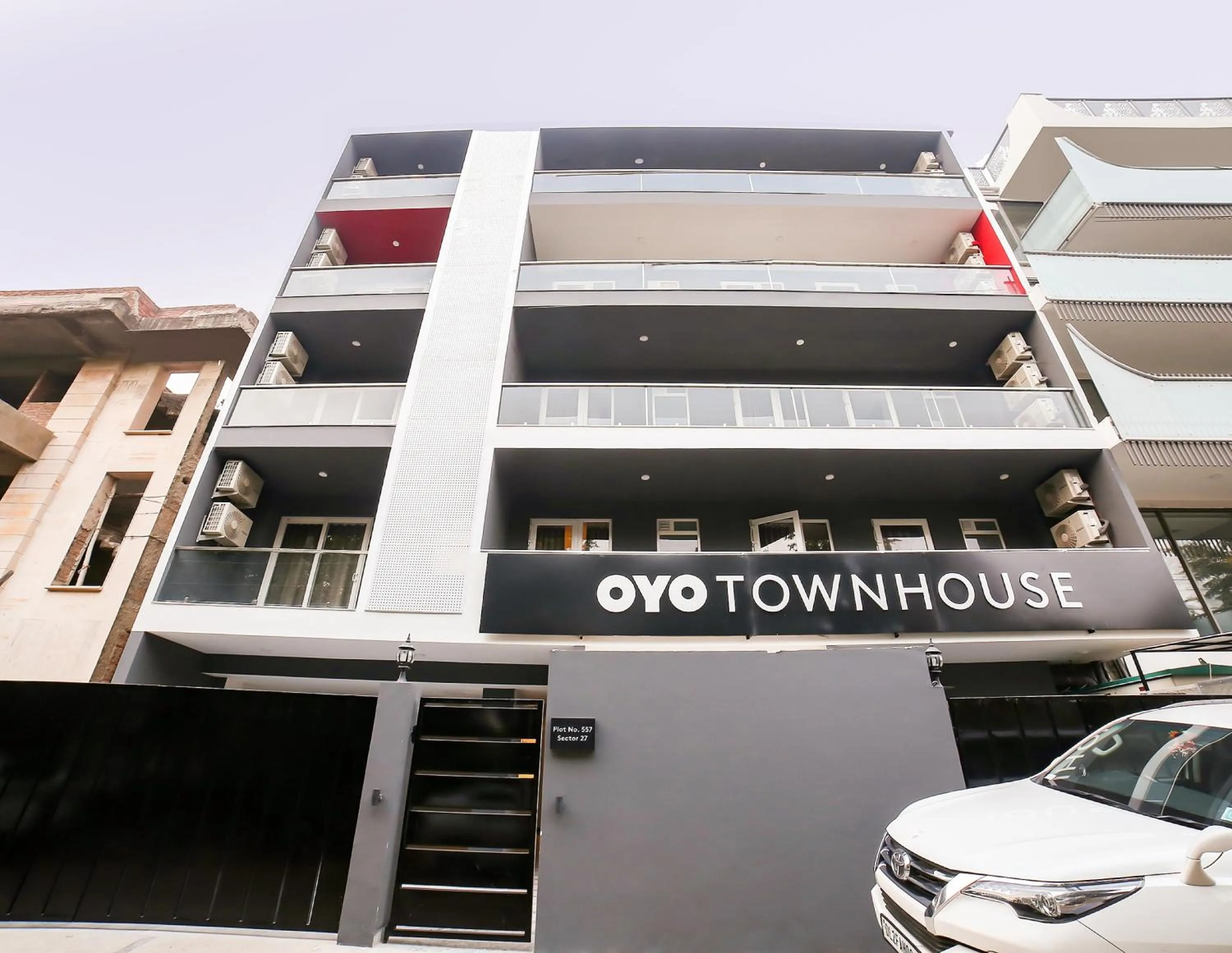 Facade/entrance in Super Townhouse Near Appu Ghar