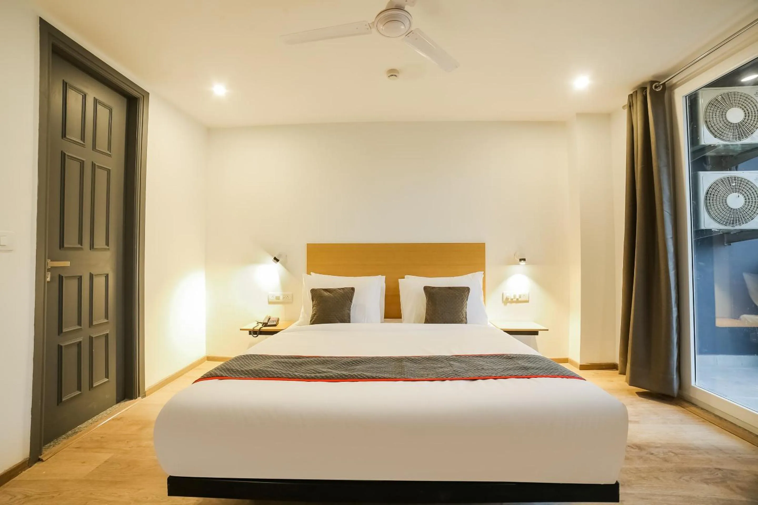 Bedroom, Bed in Super Townhouse Near Appu Ghar