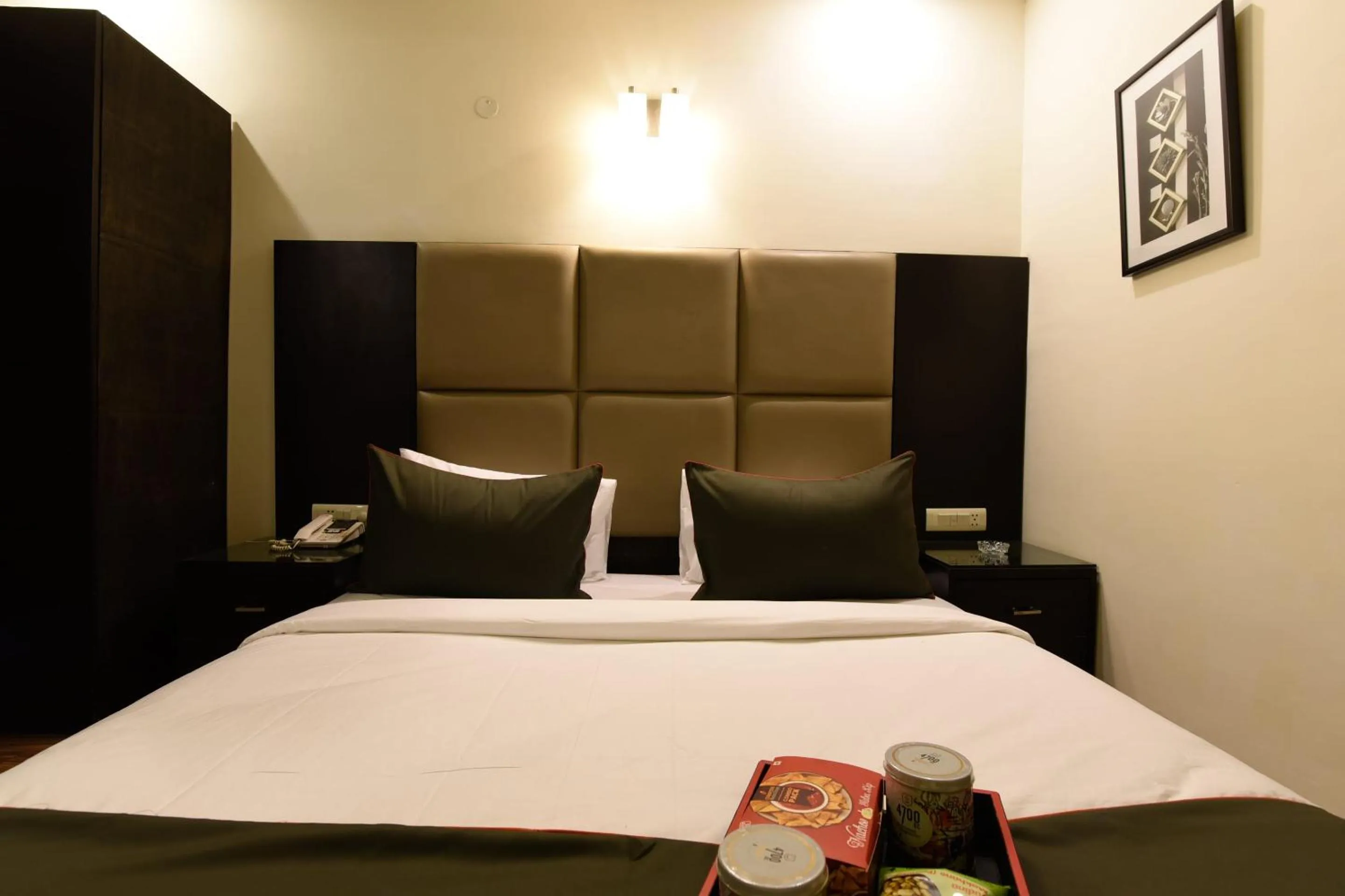 Bedroom, Bed in Hotel O Venkata Sai Sadan Mathrusree Nagar