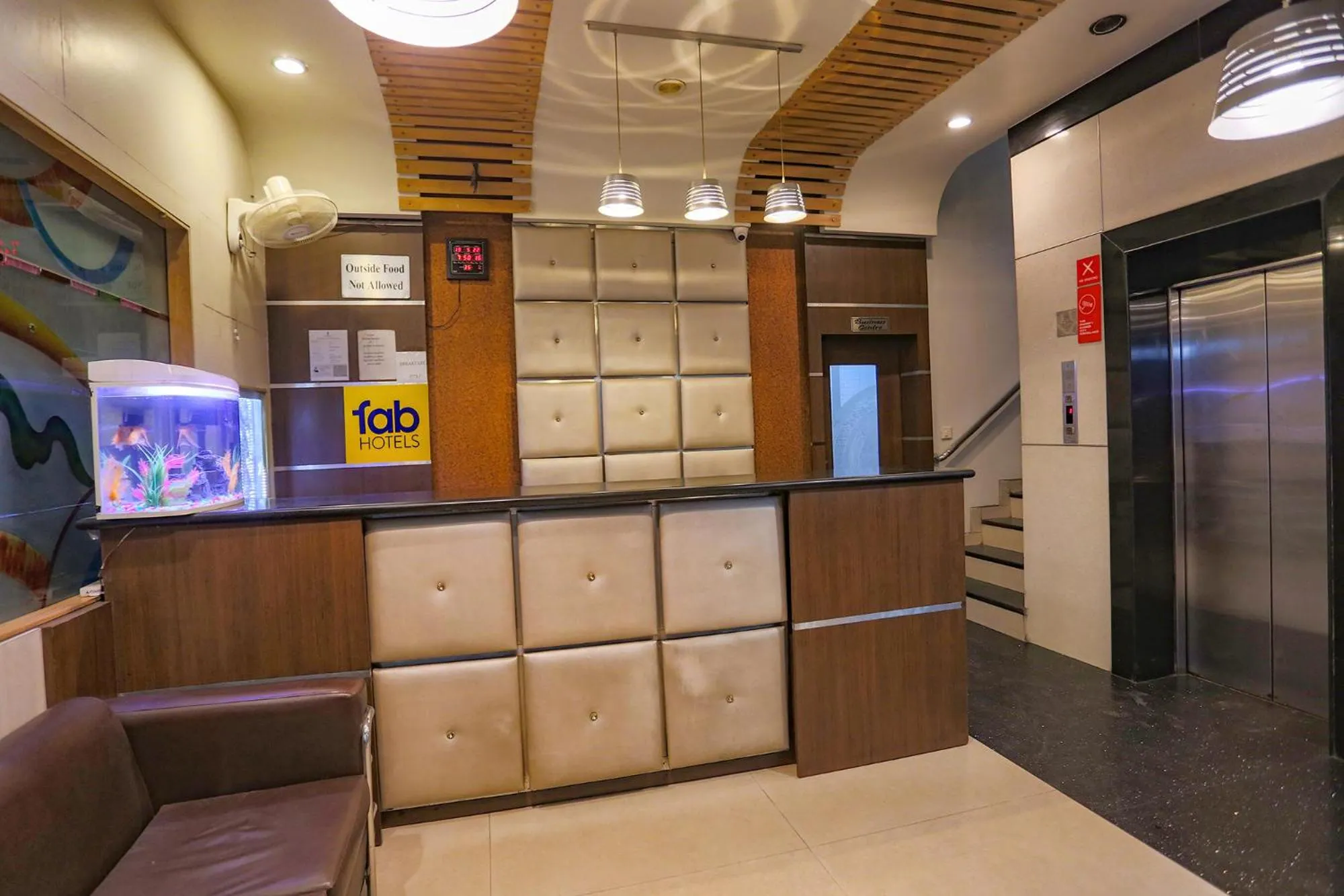 Lobby or reception in FabHotel Midland