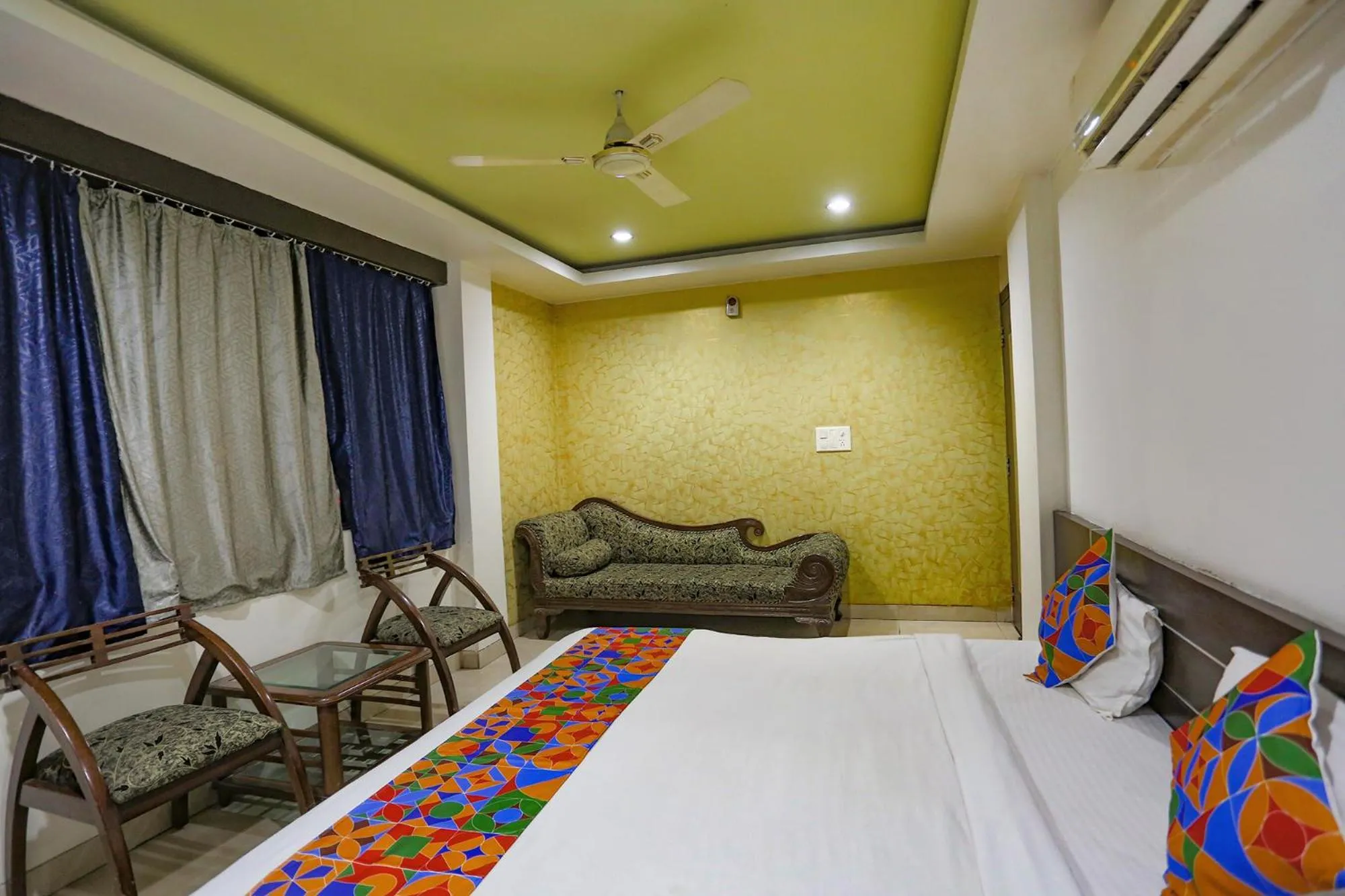 Bed in FabHotel Midland