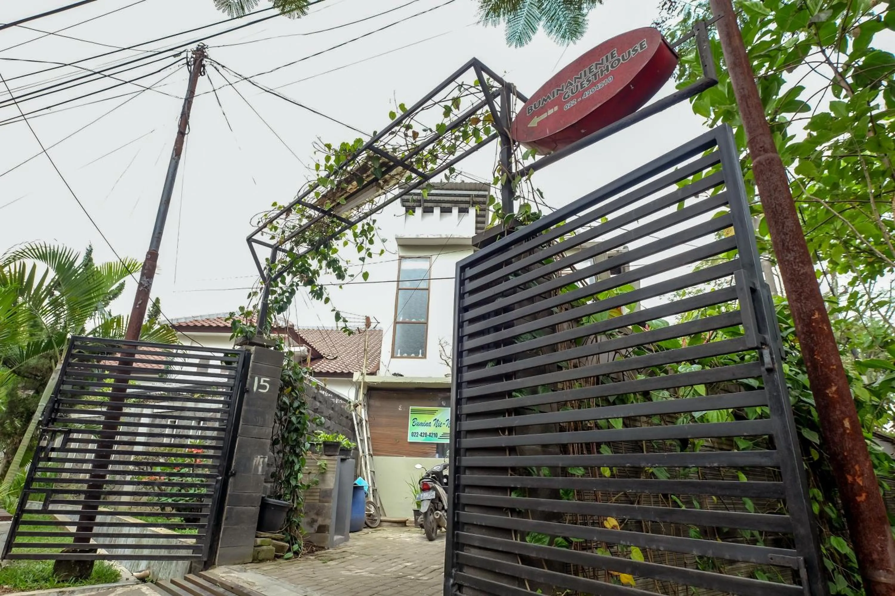 Facade/entrance in Buminanienie Guesthouse Bandung