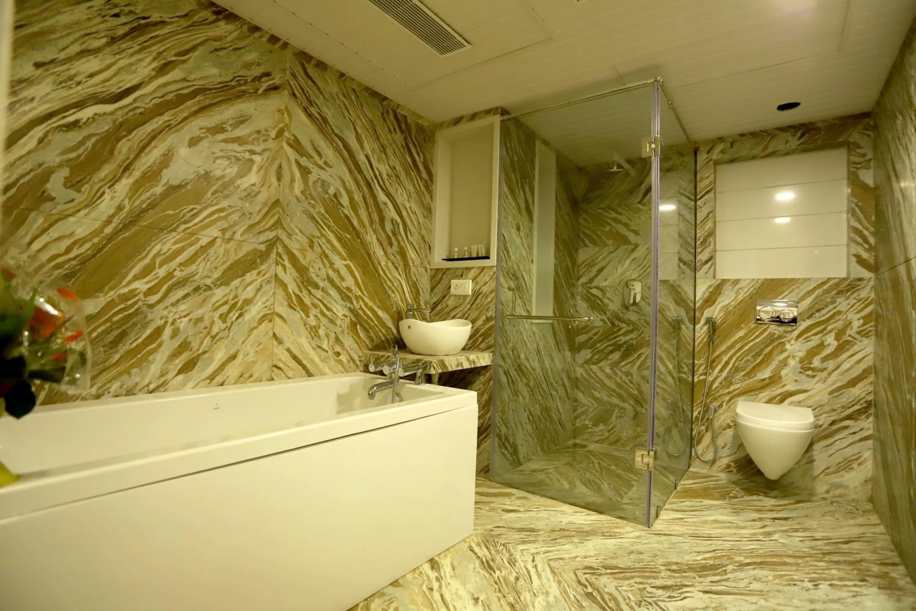 Bathroom in Hotel Grand Girdhar