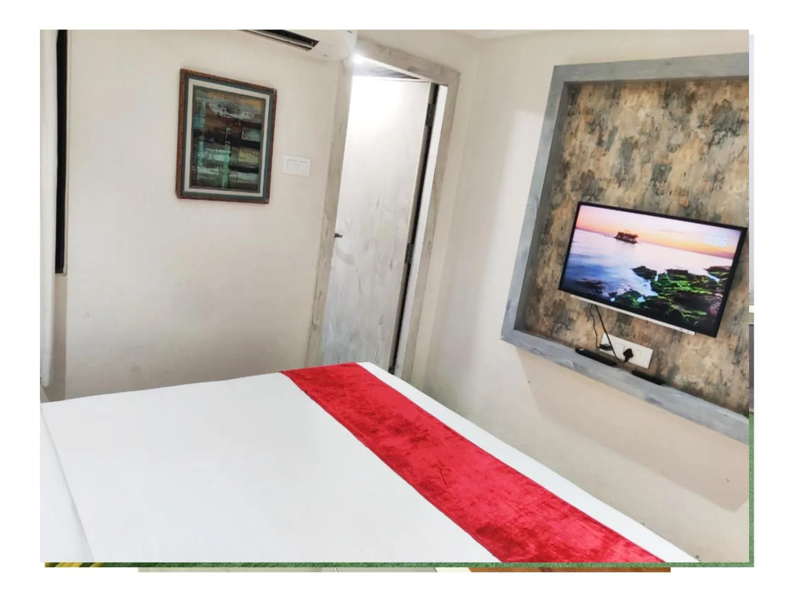 Bed in Hotel Grand Girdhar