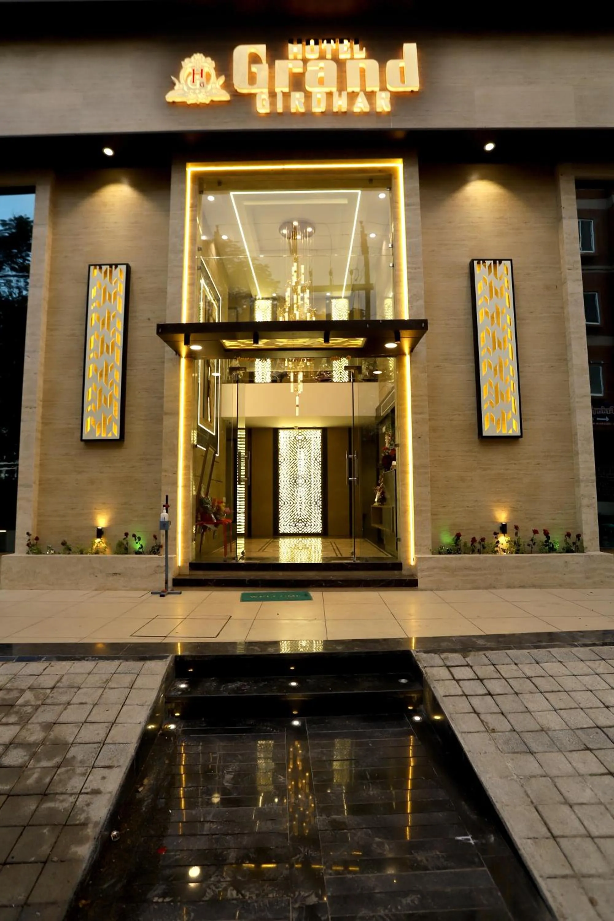 Facade/entrance in Hotel Grand Girdhar