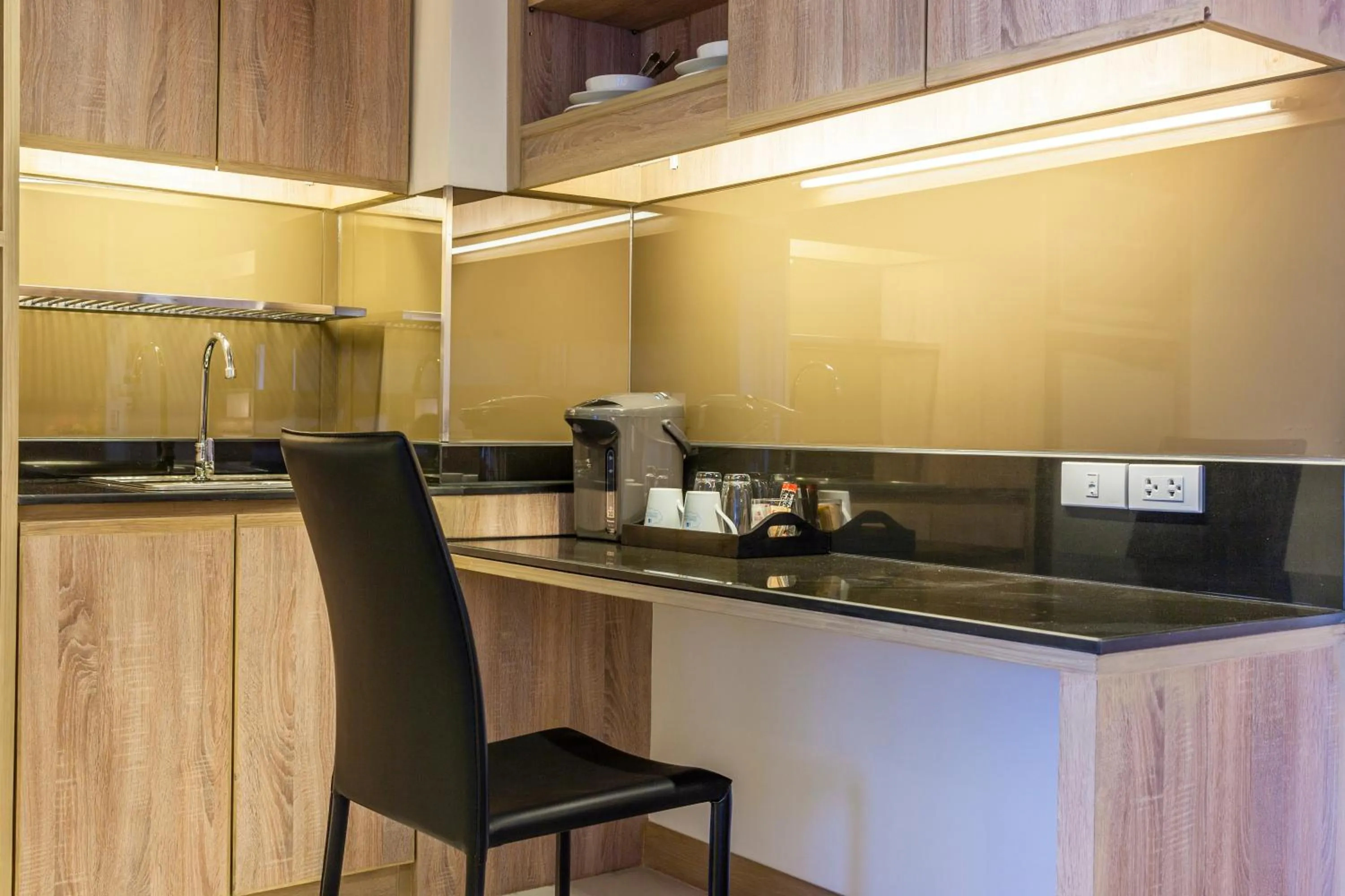 Coffee/tea facilities in Pacific Park Hotel