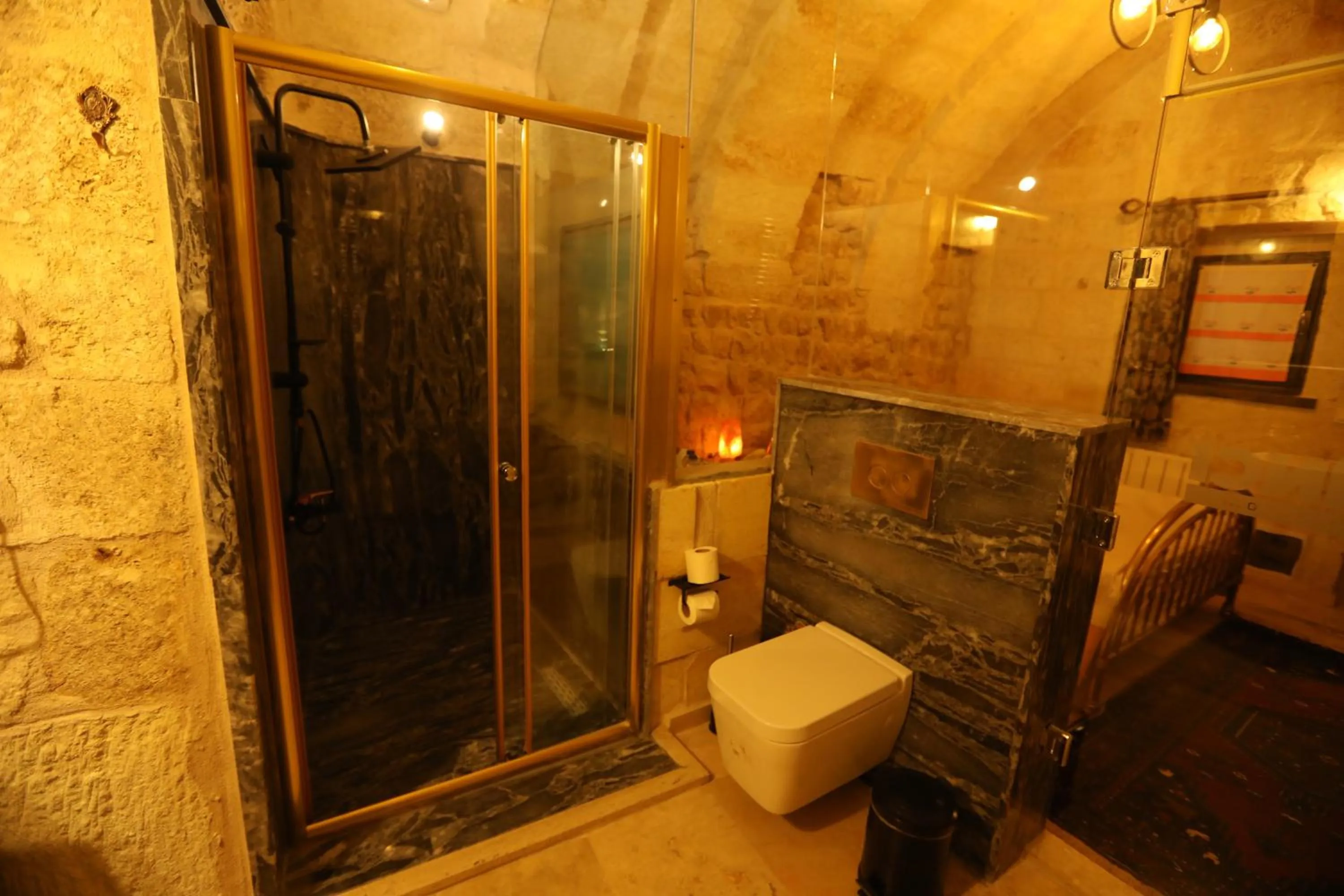 Toilet in Hancı Cave Hotel