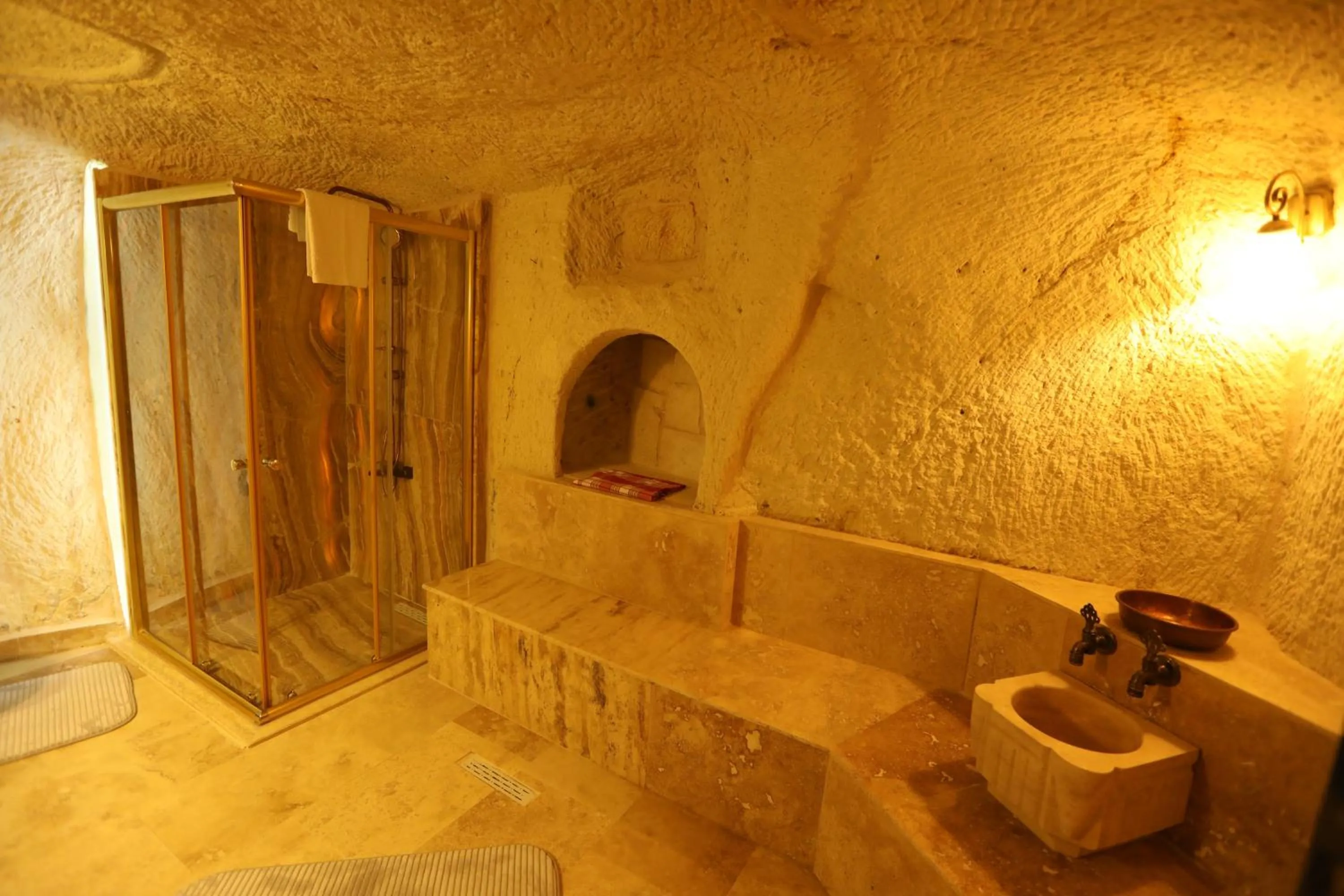 Public Bath in Hancı Cave Hotel