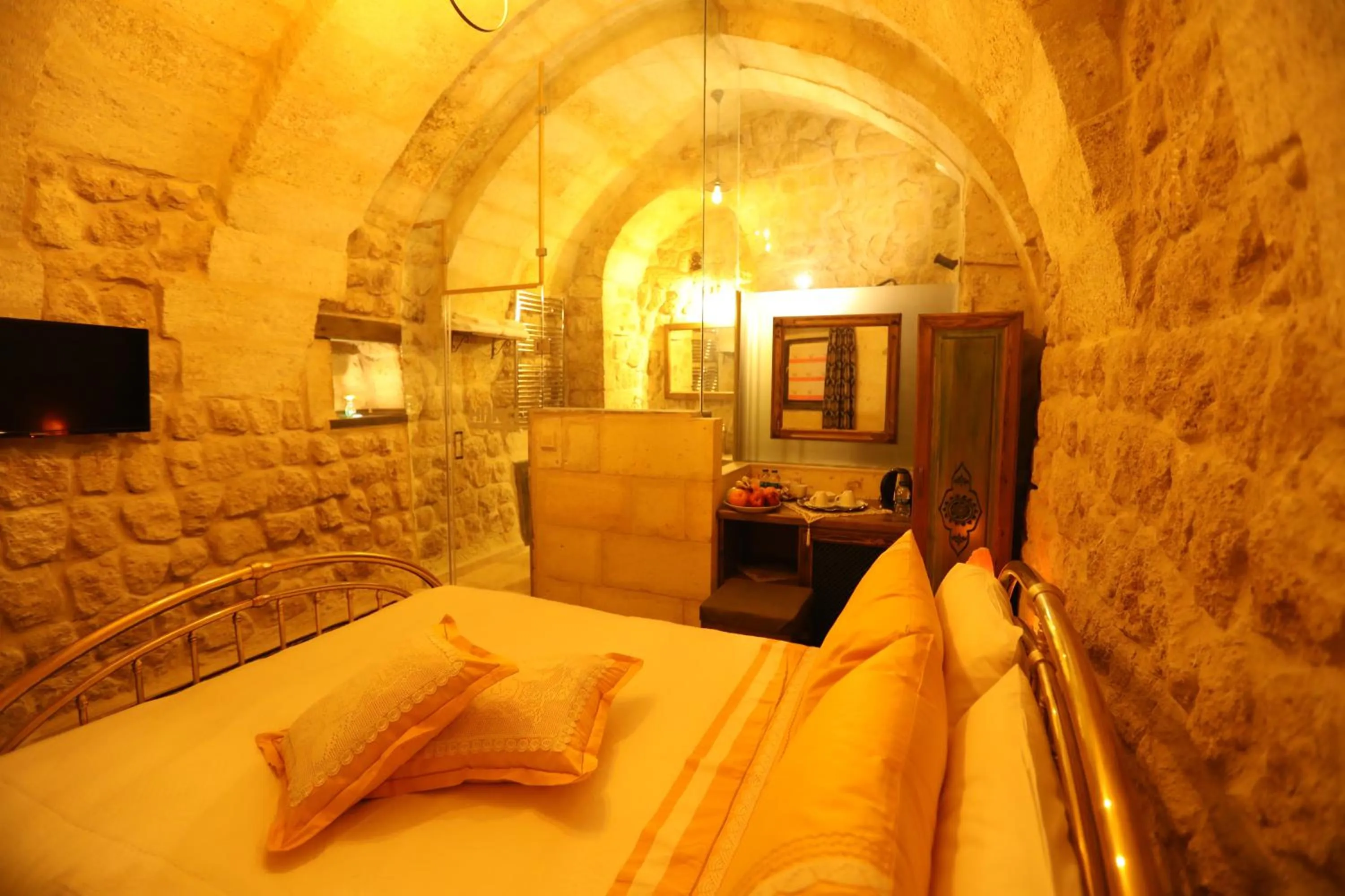 Photo of the whole room, Bed in Hancı Cave Hotel