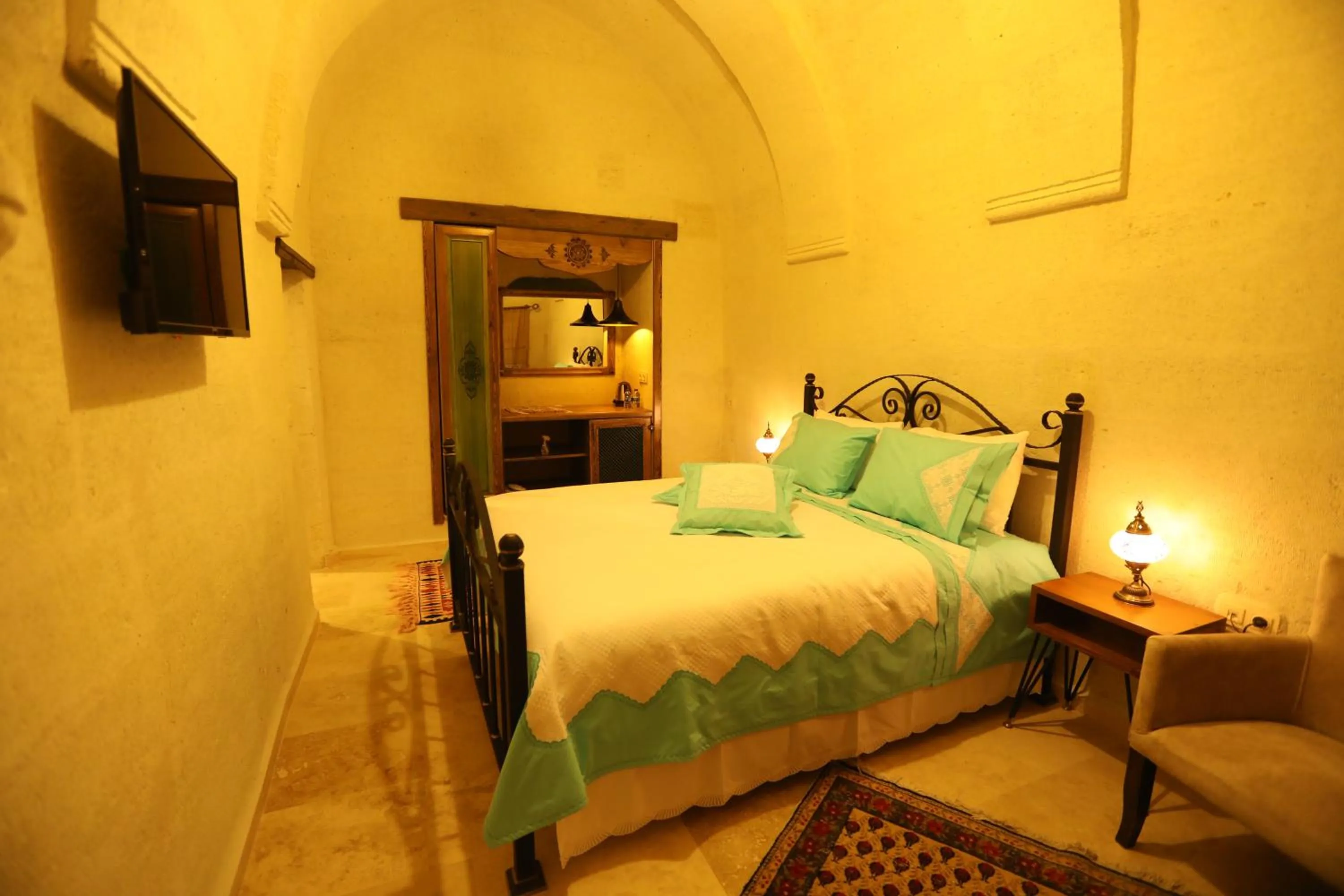 Bed in Hancı Cave Hotel