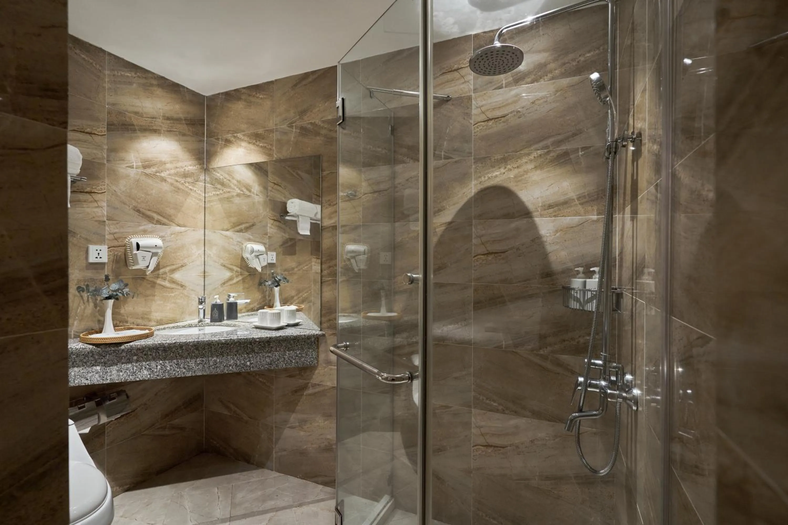 Shower in Sky Gem Hotel Sora