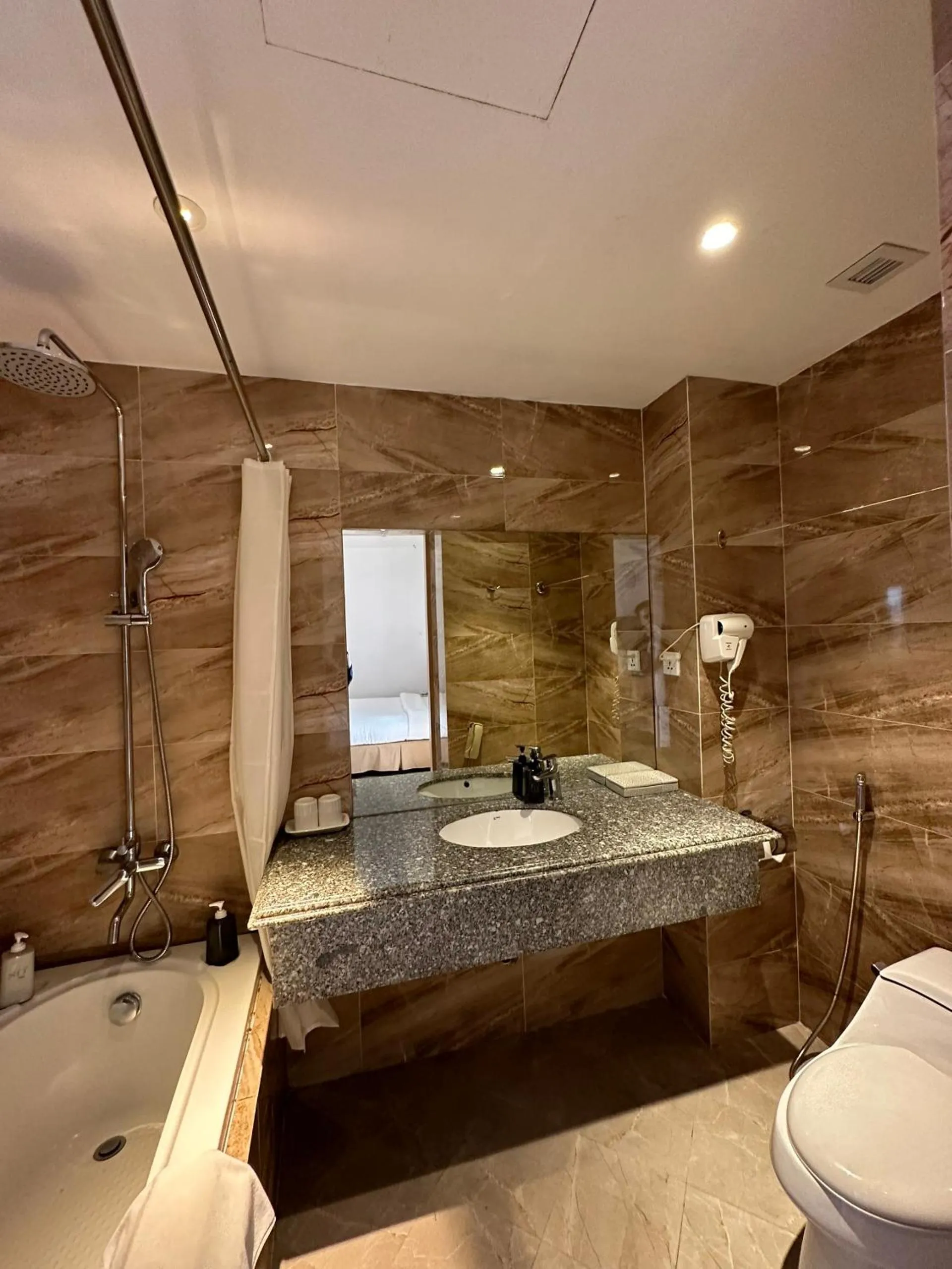 Toilet in Sky Gem Hotel Sora