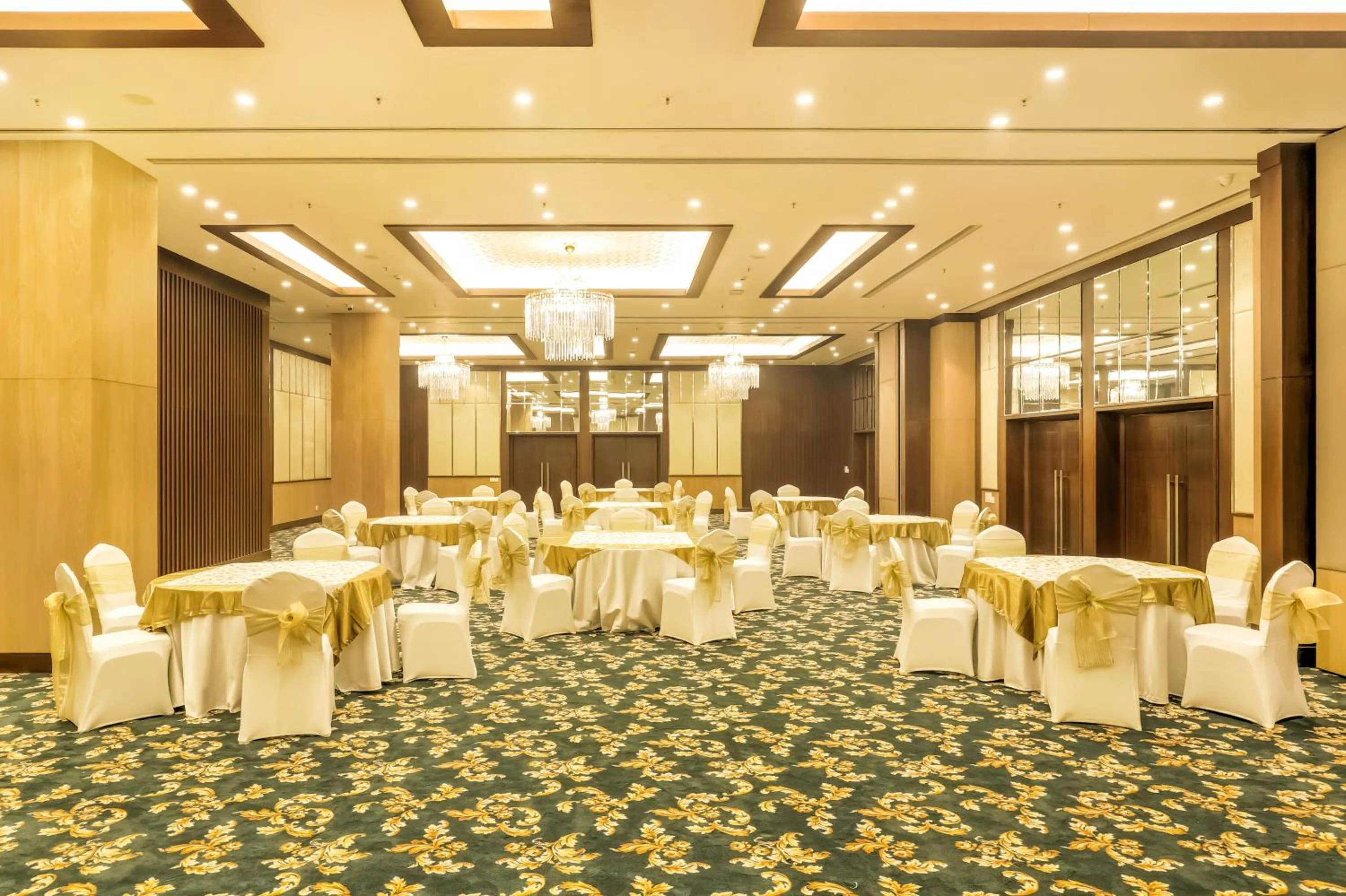 Banquet/Function facilities in Lemon Tree Hotel, Aligarh