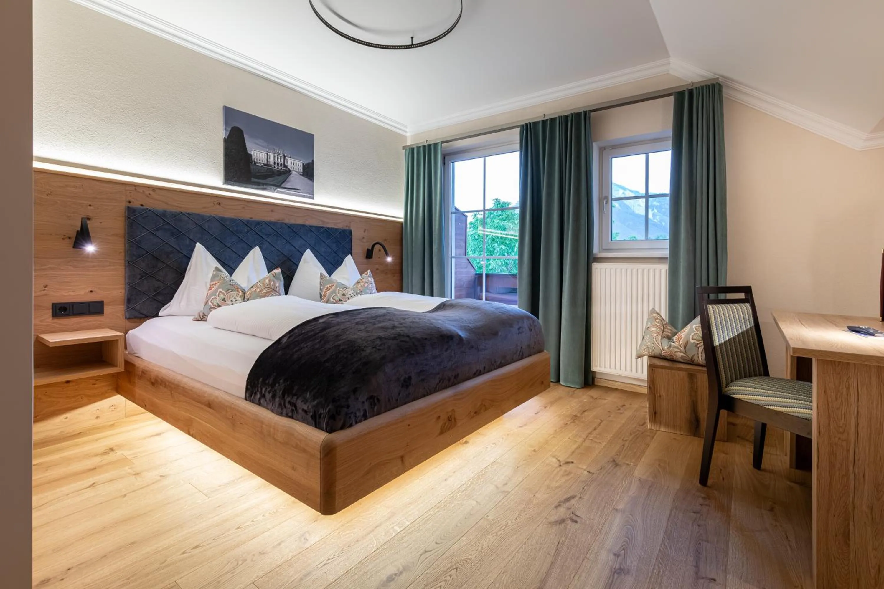 Photo of the whole room, Bed in Design Hotel Frauenschuh