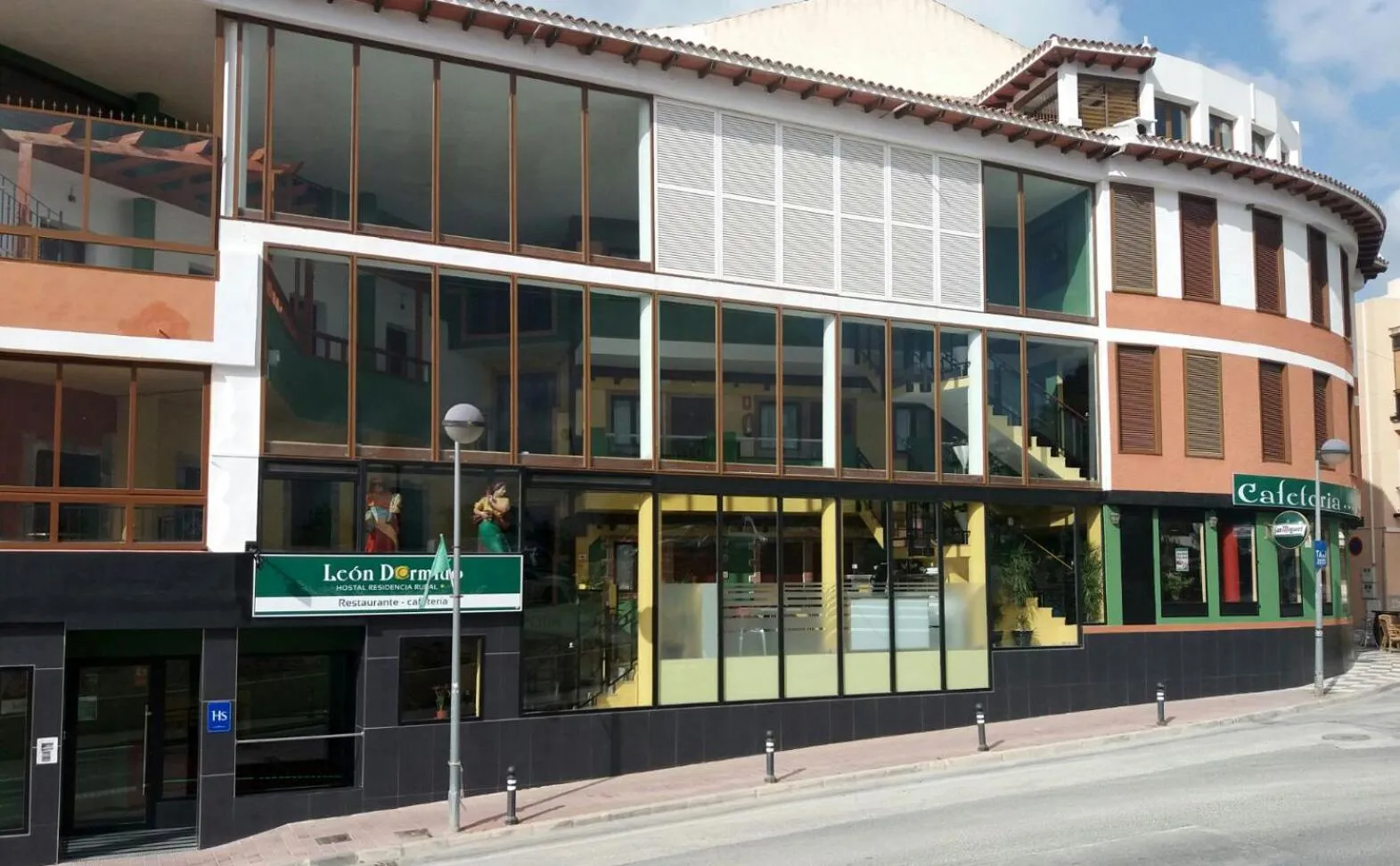 Facade/entrance in Hostal León Dormido