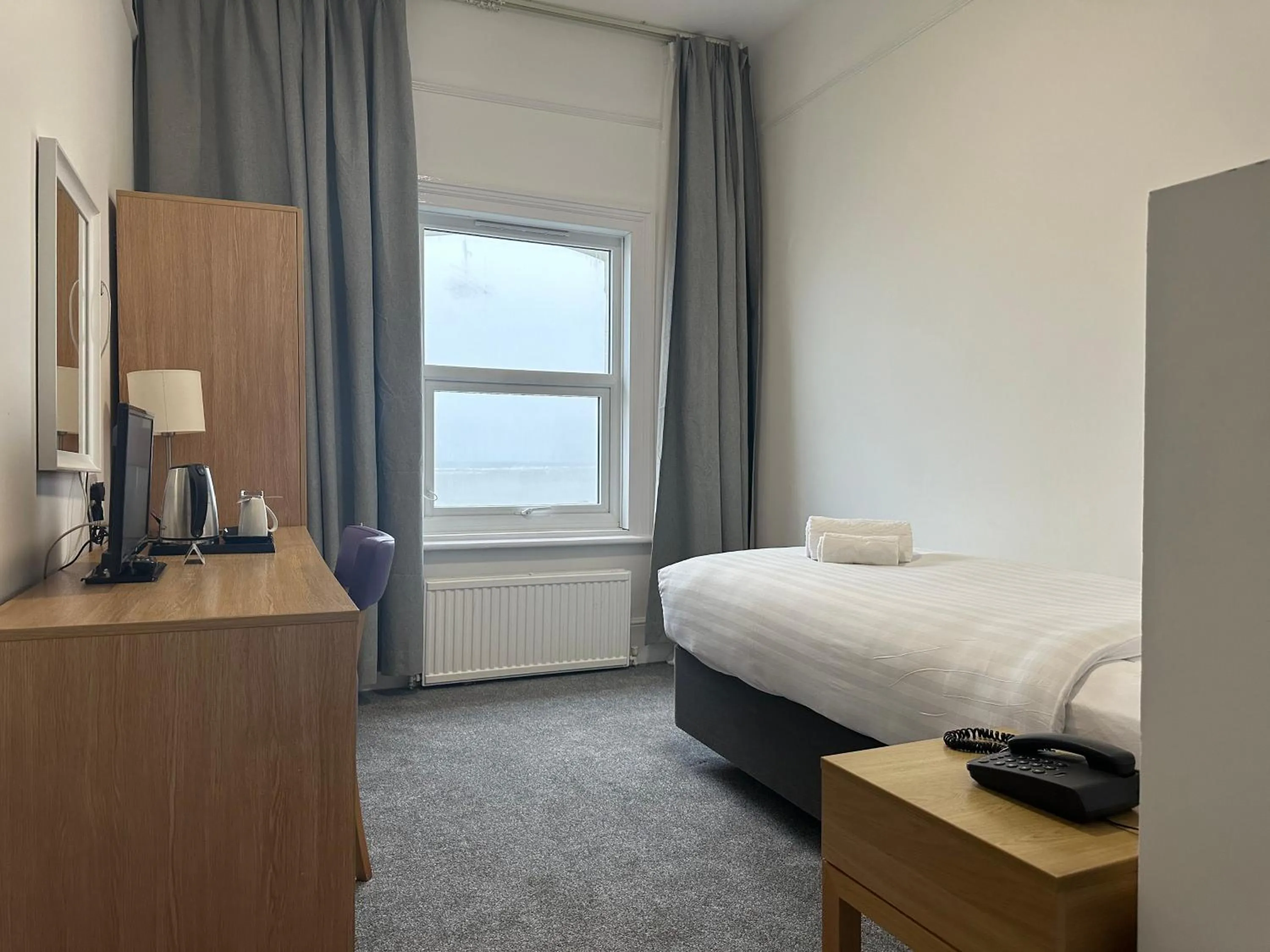 Photo of the whole room, Bed in Exmouth Beach Hotel