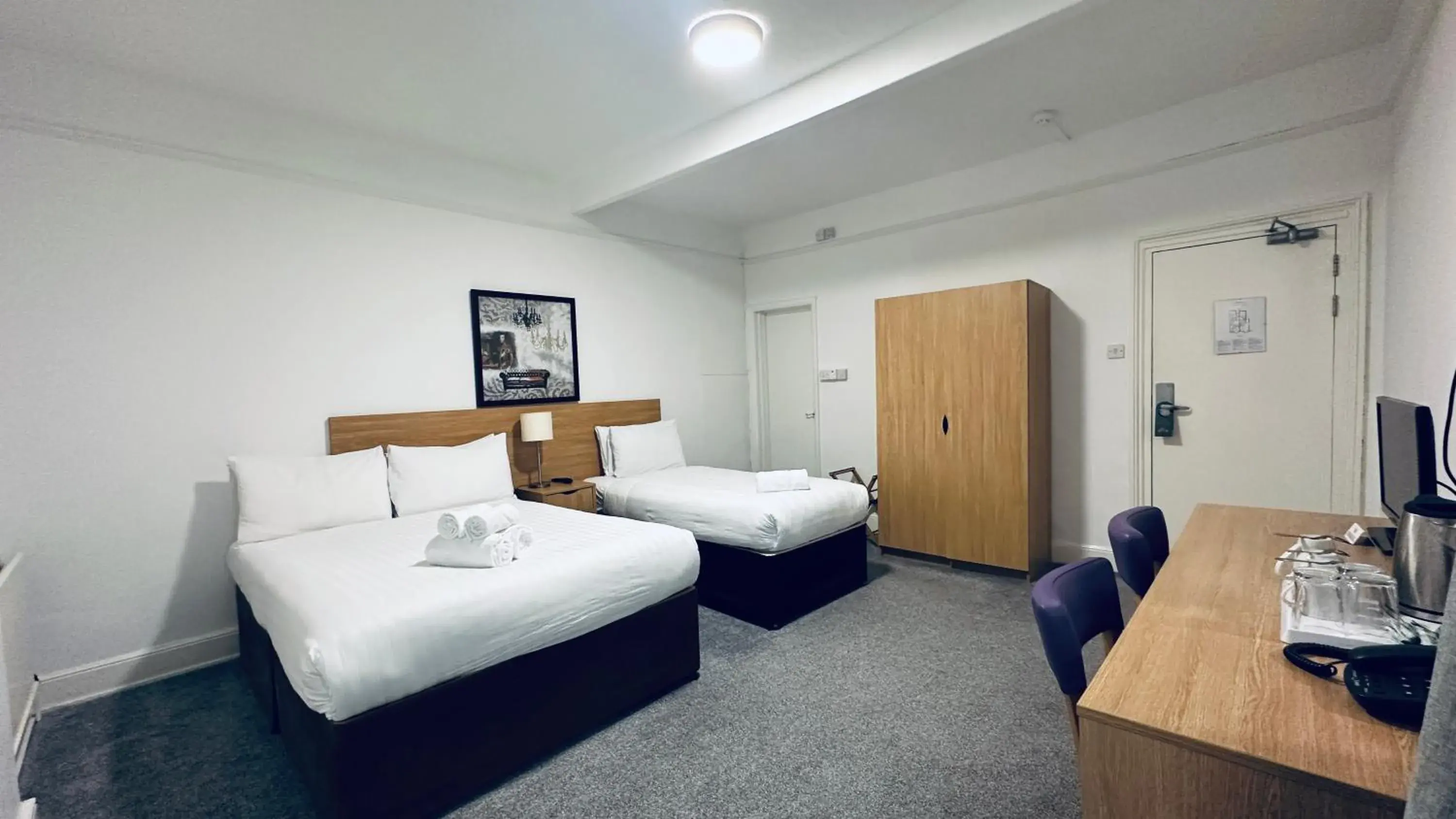 Family Room with Double and Single Beds in Exmouth Beach Hotel Family Room with Double and Single Beds in Exmouth Beach Hotel