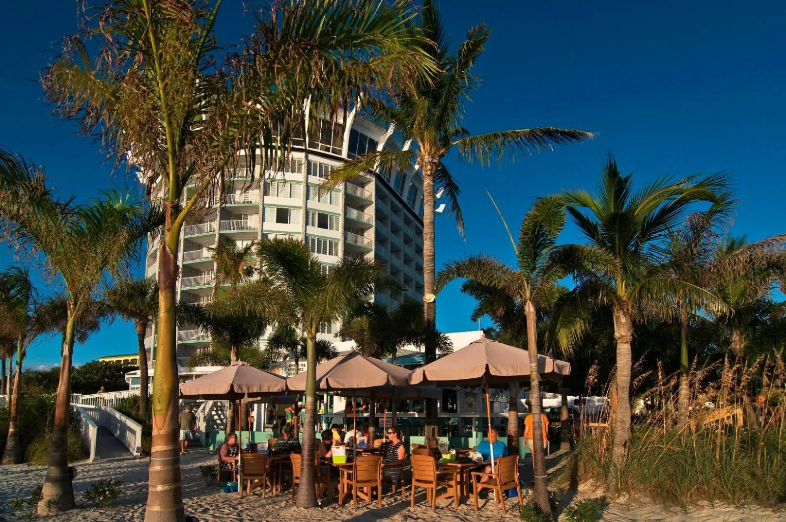 Restaurant/places to eat in Bellwether Beach Resort