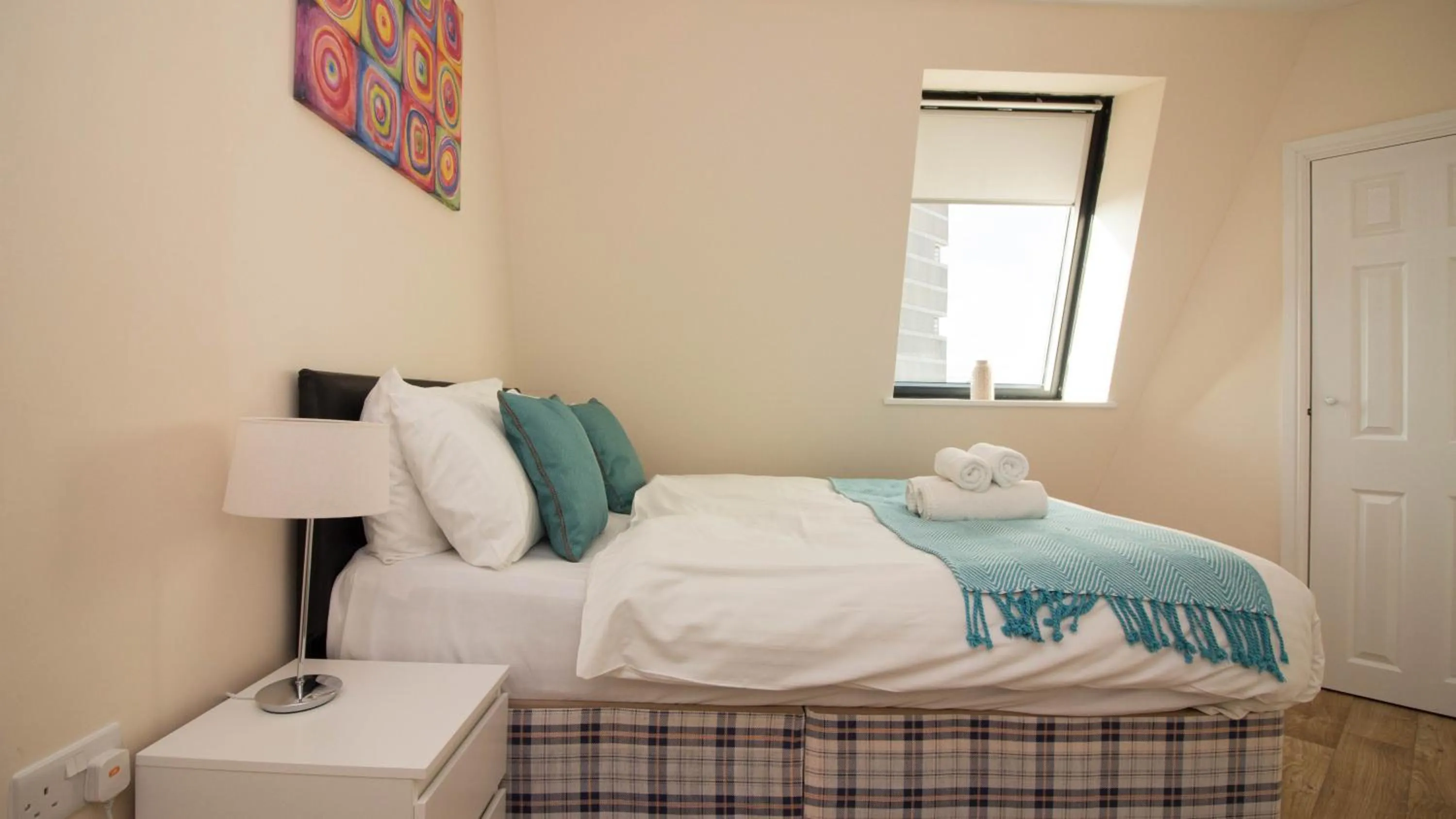 Other, Bed in StayZo Serviced Accommodation 16 Premier Lodge