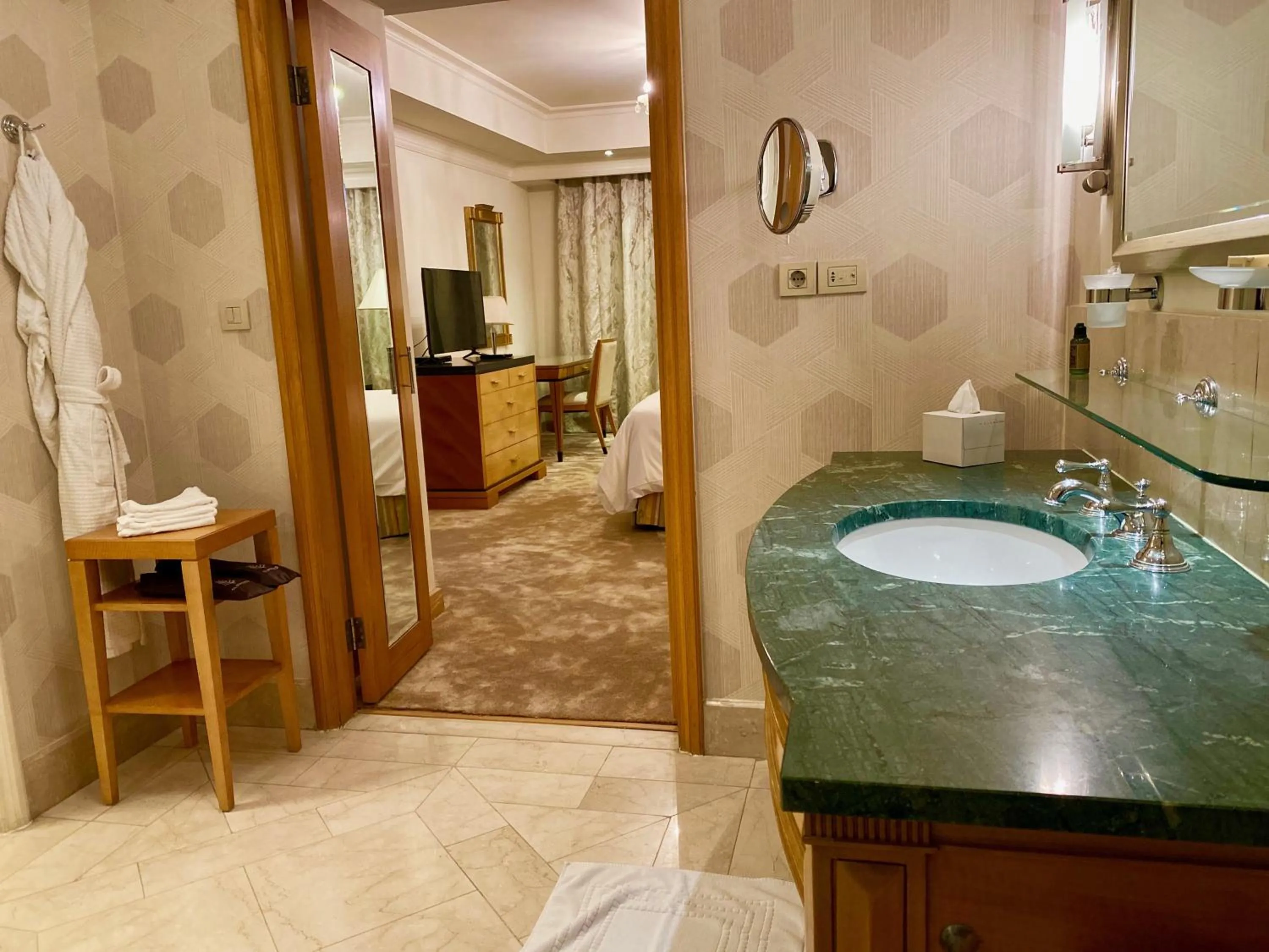 Bathroom in Chez Haytham At Four Seasons Nile Plaza Residential Suite