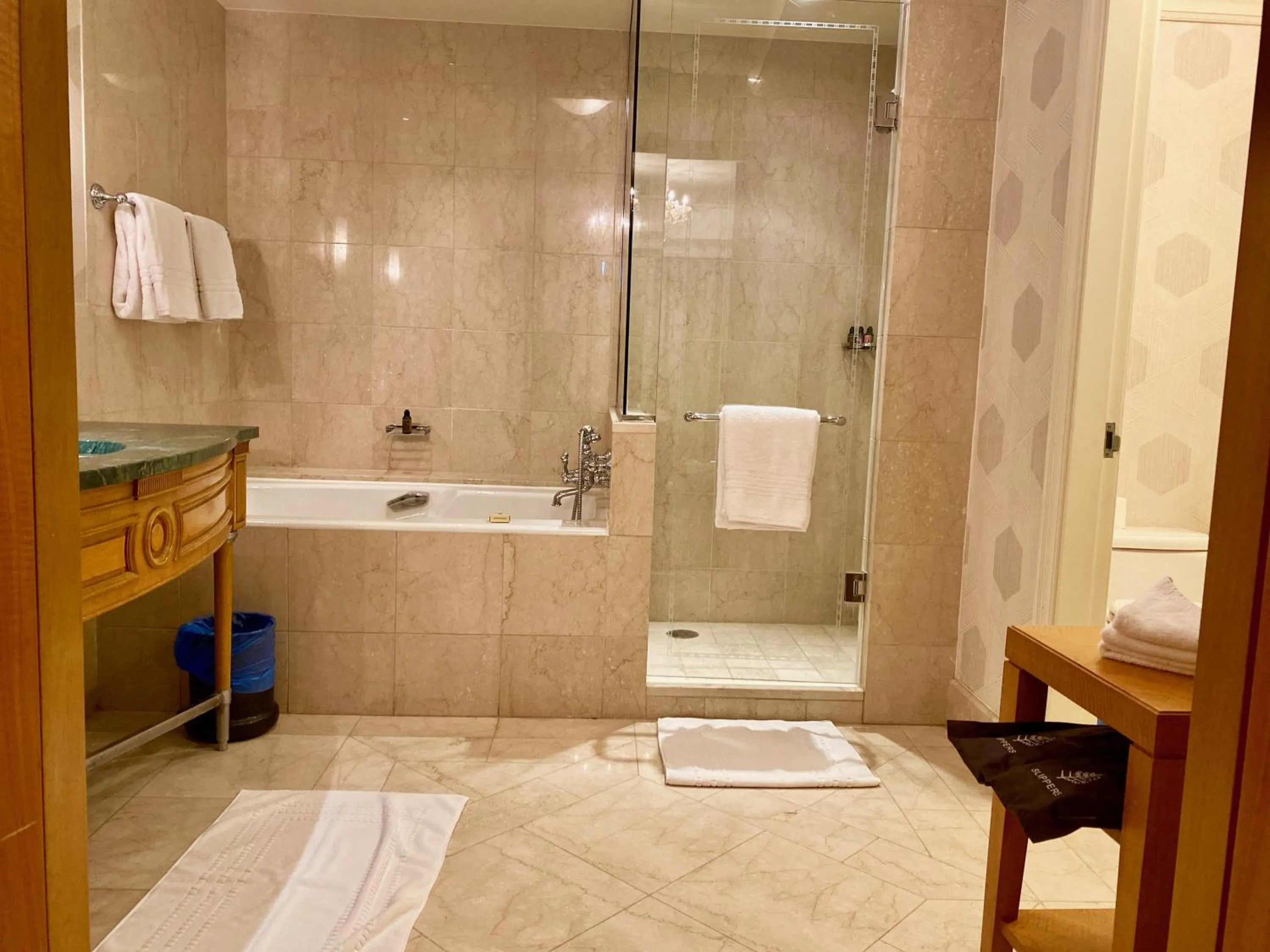 Shower in Chez Haytham At Four Seasons Nile Plaza Residential Suite