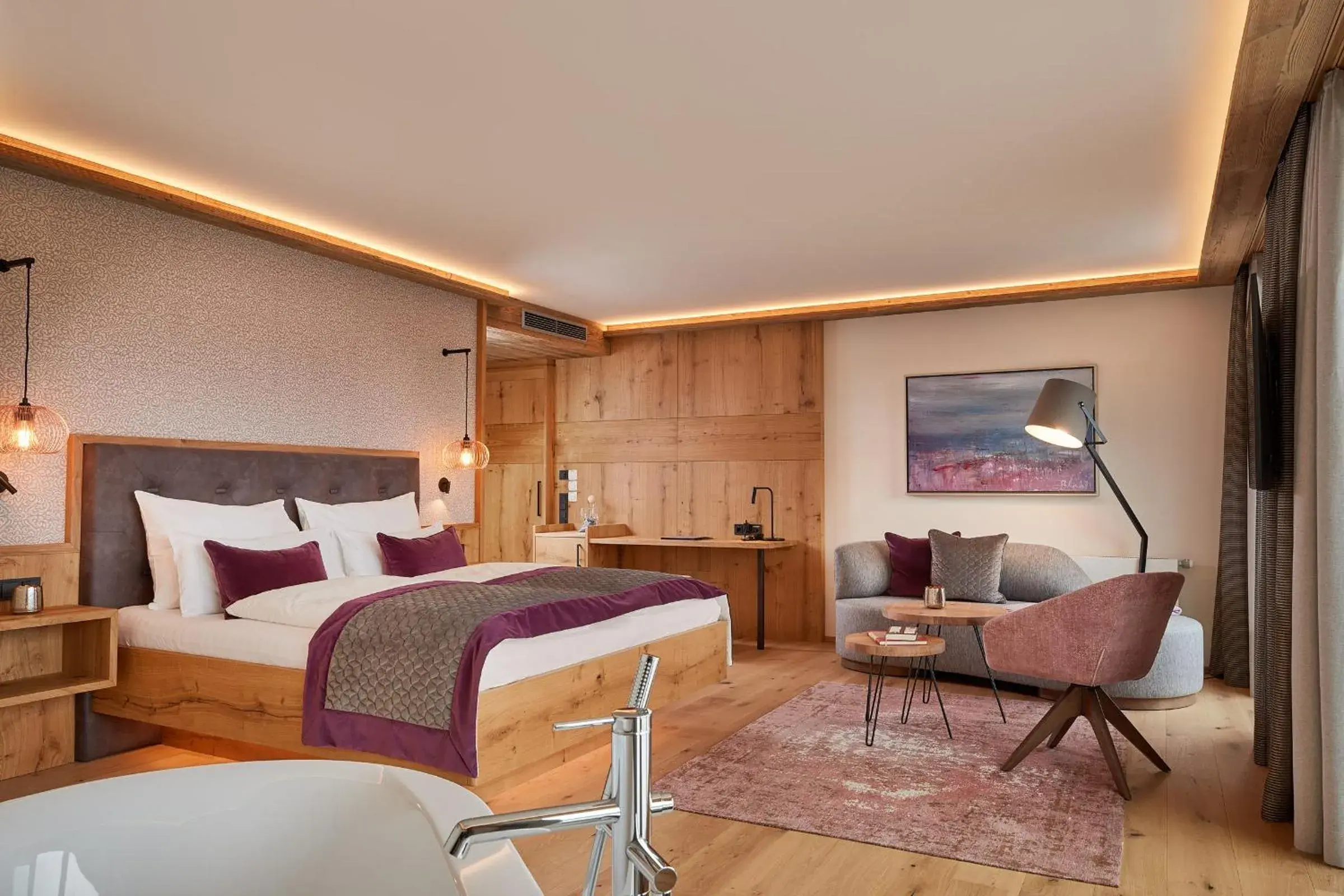 Junior Suite with Bathtub in Laschenskyhof Hotel & Spa Junior Suite with Bathtub in Laschenskyhof Hotel & Spa