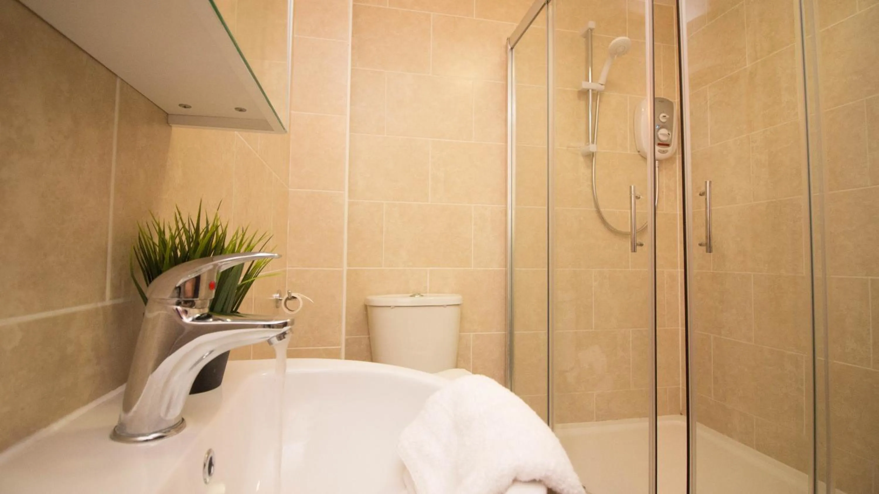 Other in StayZo Castle Point 6 Apartment - Premier Lodge