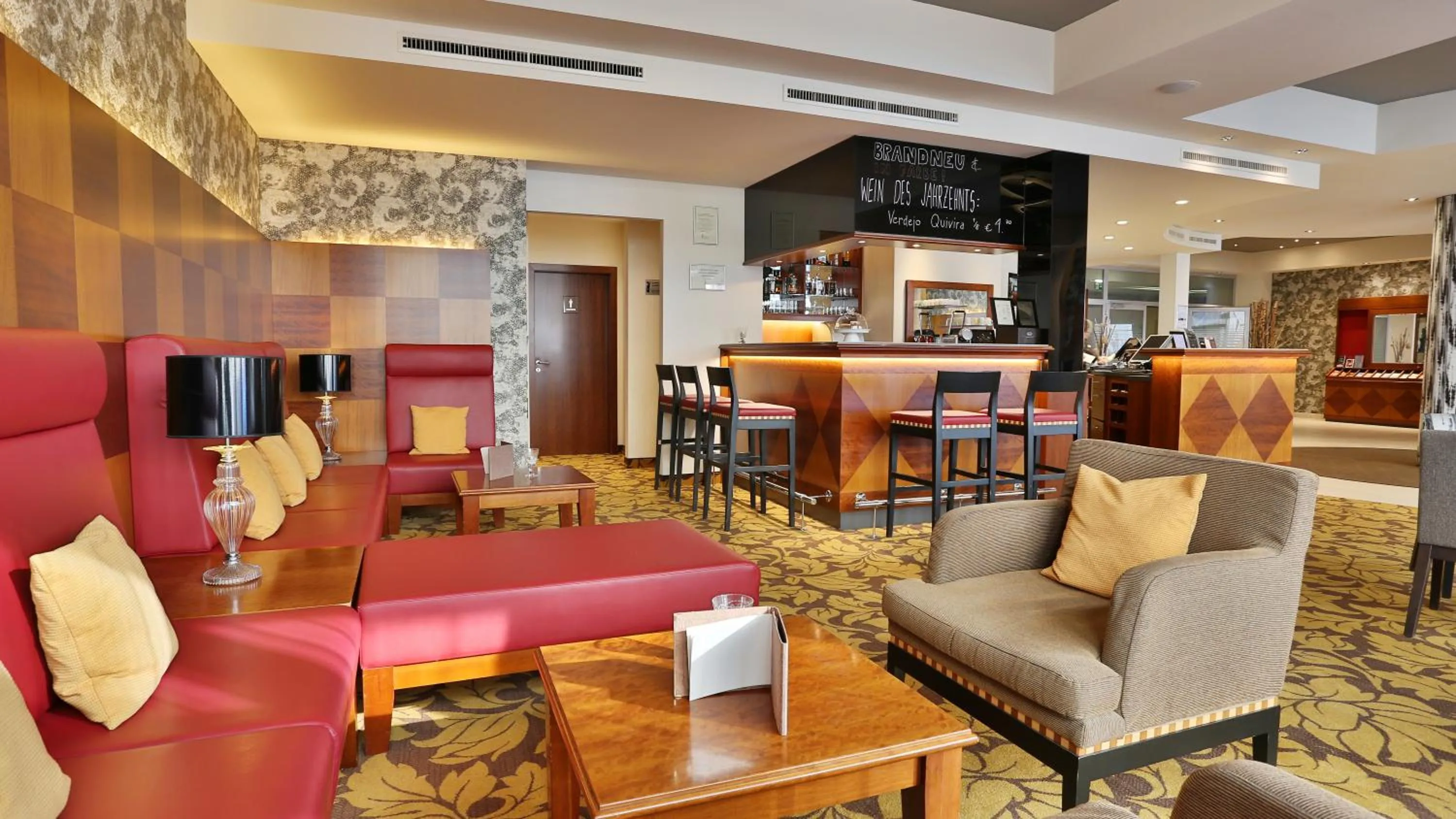 Lounge or bar in Hotel Am Parkring