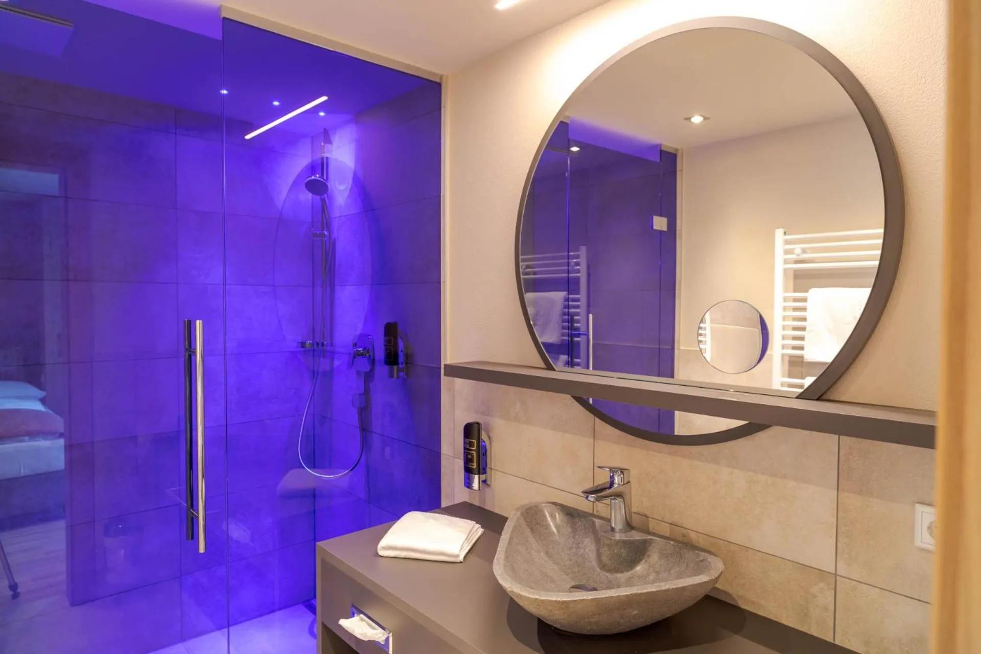 Bathroom in HOTEL SONNBLICK, Kaprun, Salzburg - am Kitzsteinhorn Gletscher