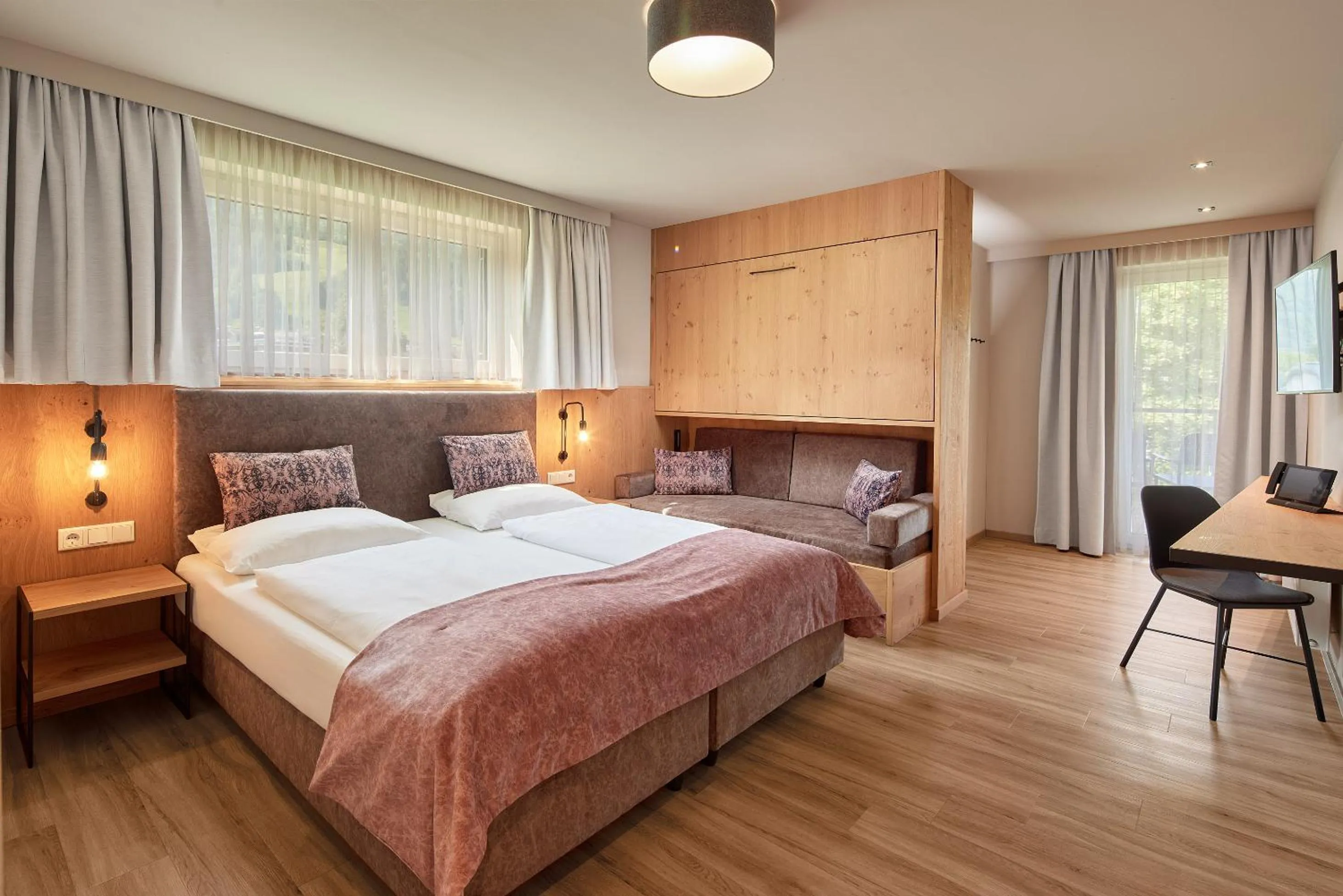 Photo of the whole room, Bed in HOTEL SONNBLICK, Kaprun, Salzburg - am Kitzsteinhorn Gletscher