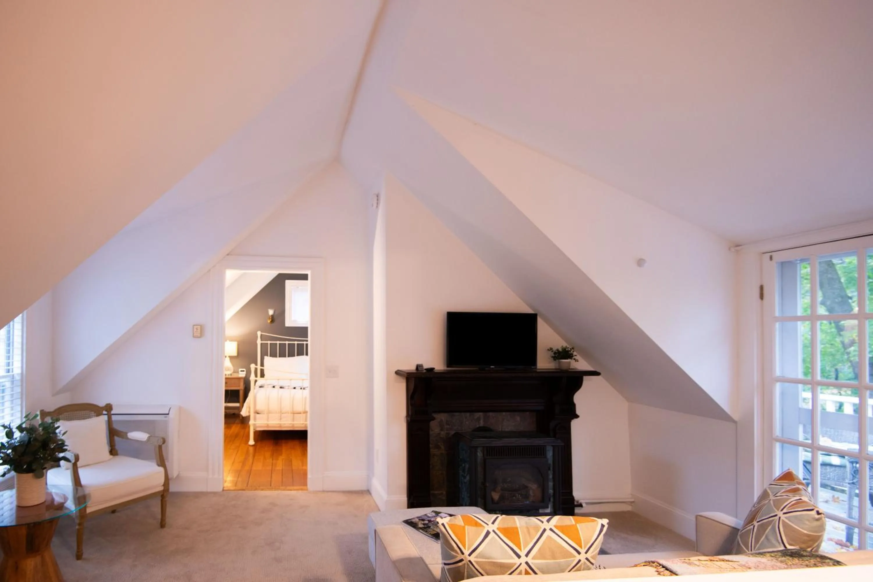 TV and multimedia in Sand Bar Cottage Inn