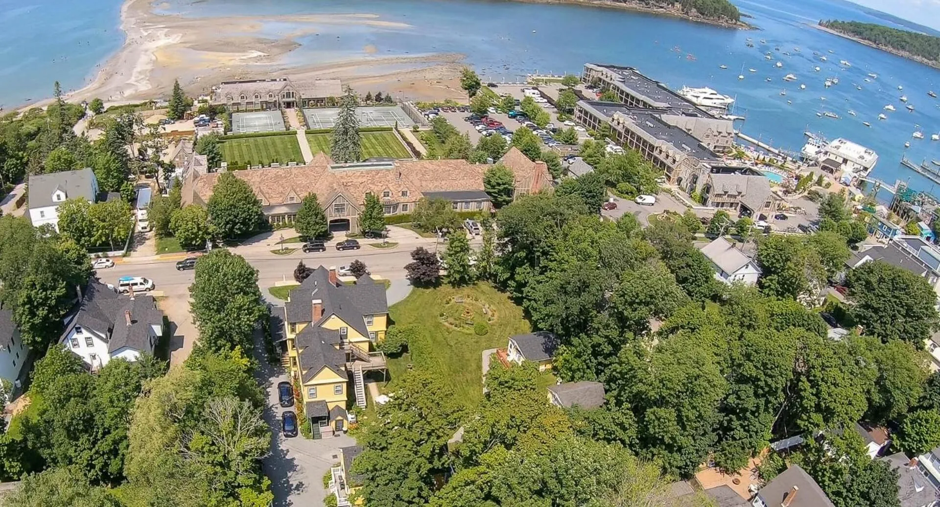 Bird's eye view in Sand Bar Cottage Inn