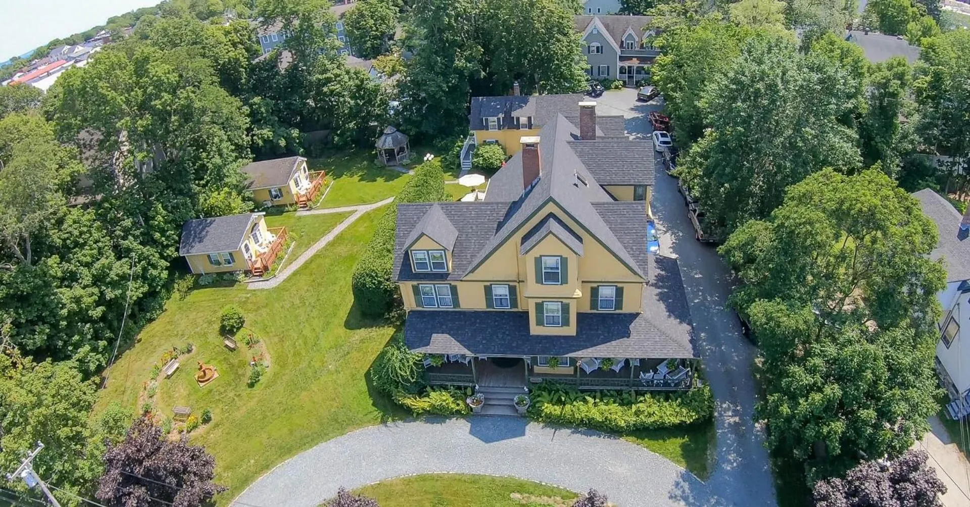 Bird's eye view in Sand Bar Cottage Inn