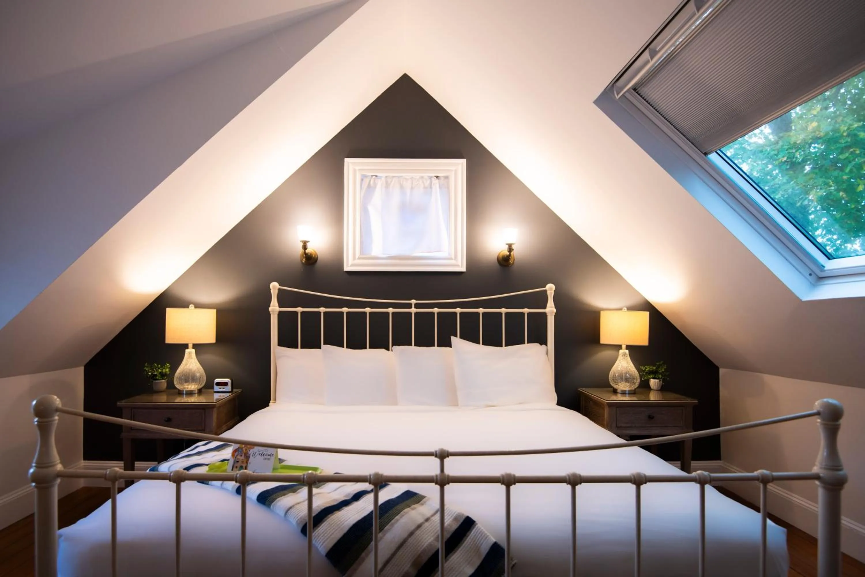 Bed in Sand Bar Cottage Inn