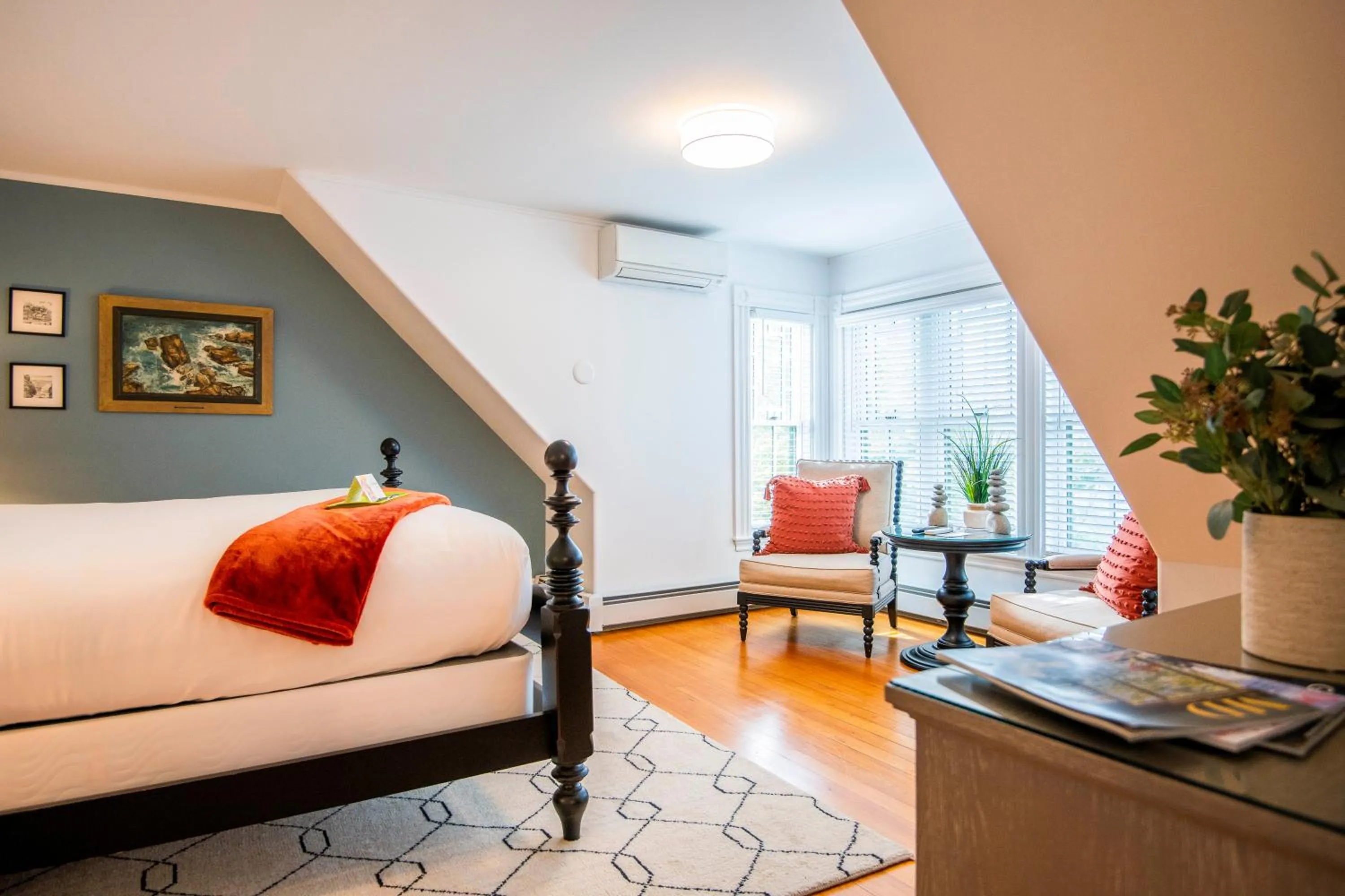 Bed in Sand Bar Cottage Inn