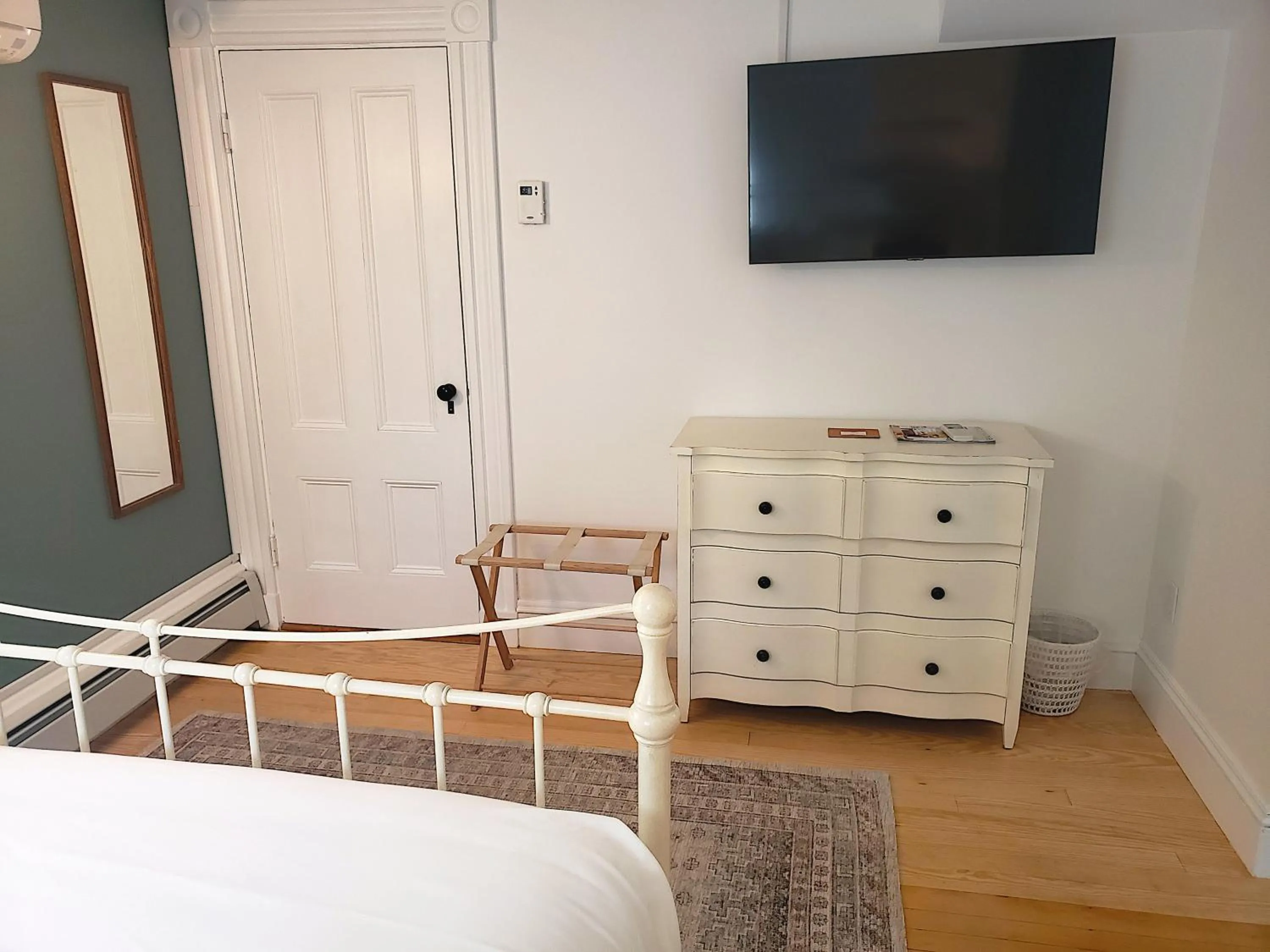 Bedroom, Bed in Sand Bar Cottage Inn