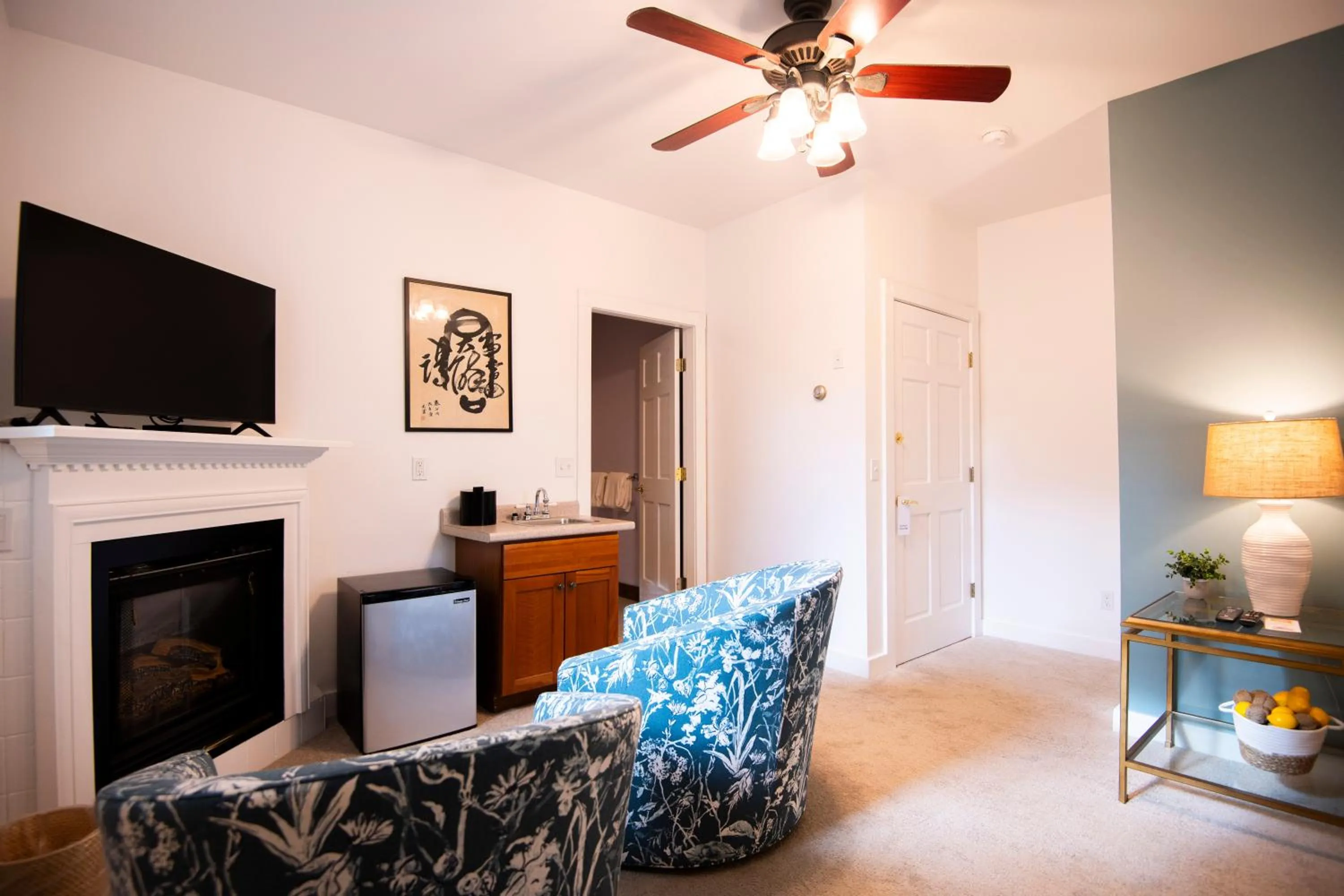 TV and multimedia in Sand Bar Cottage Inn