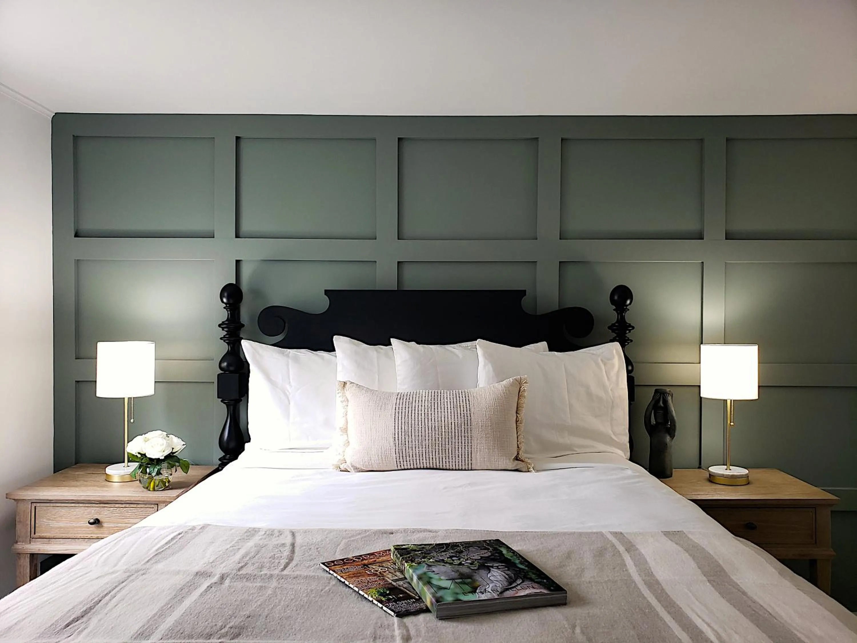 Bed in Sand Bar Cottage Inn