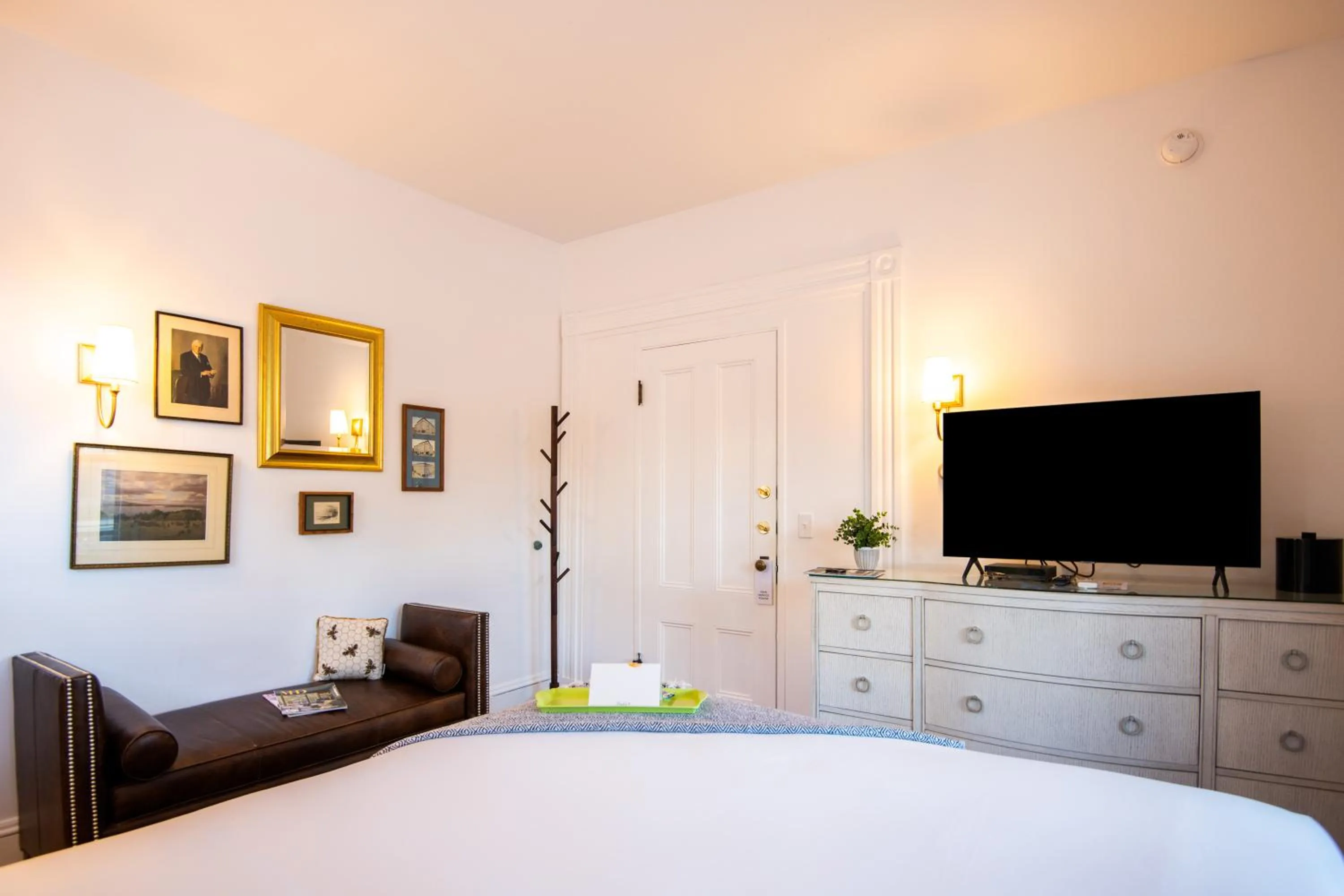 TV and multimedia, Bed in Sand Bar Cottage Inn