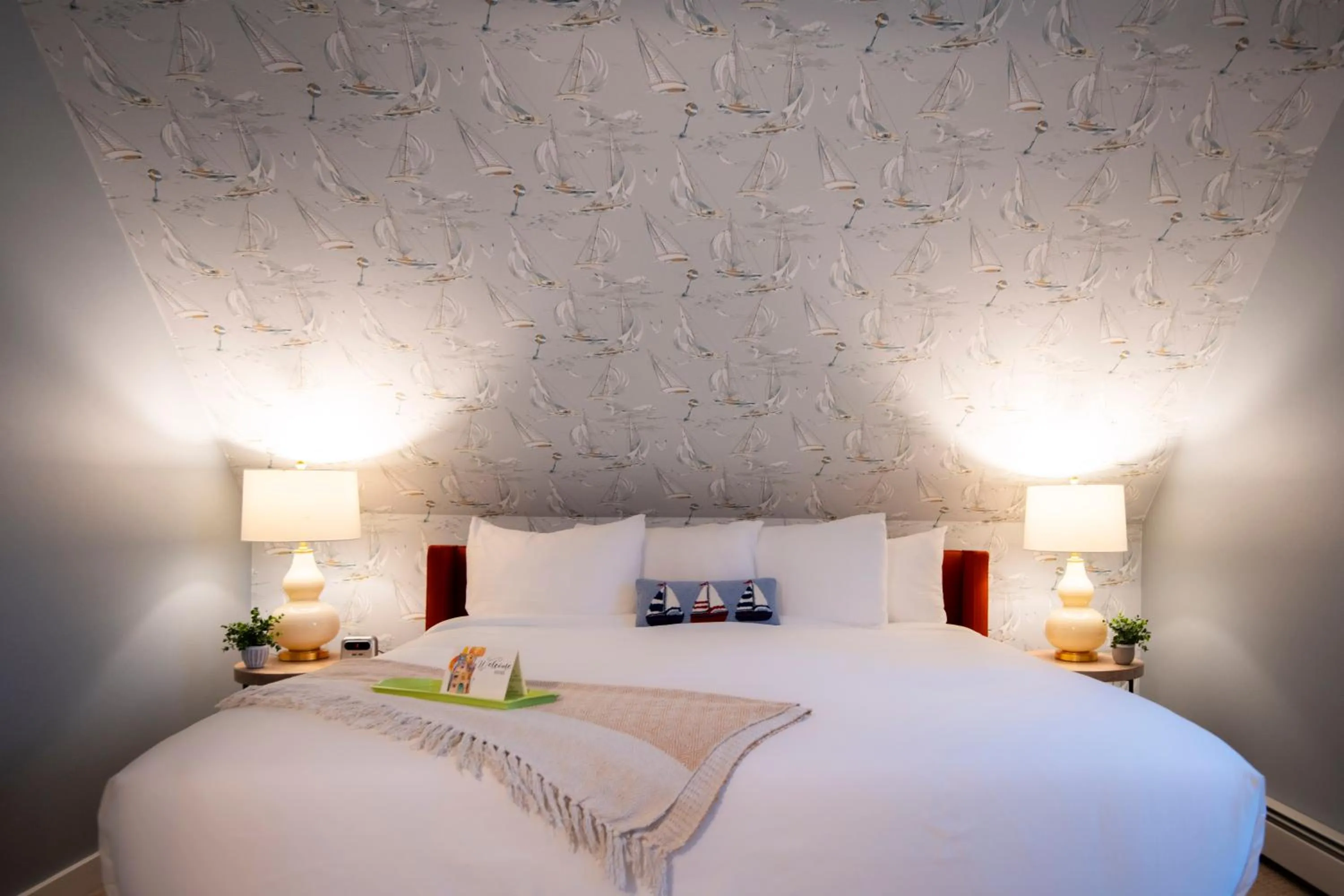 Bed in Sand Bar Cottage Inn