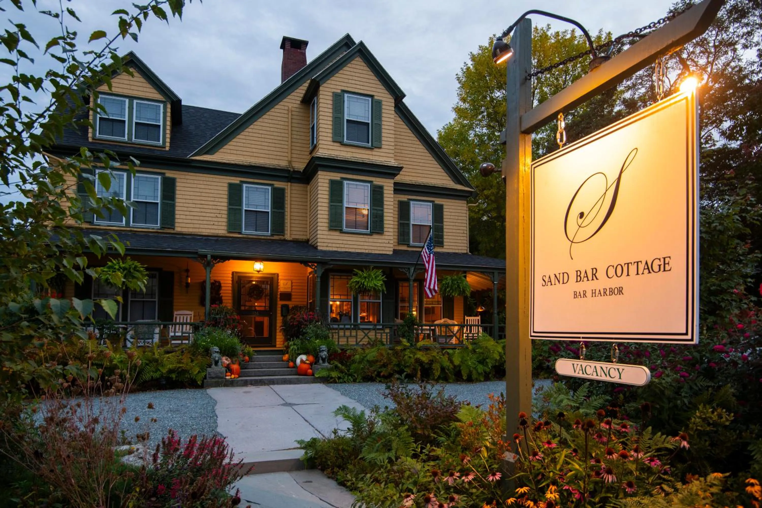 Property building in Sand Bar Cottage Inn