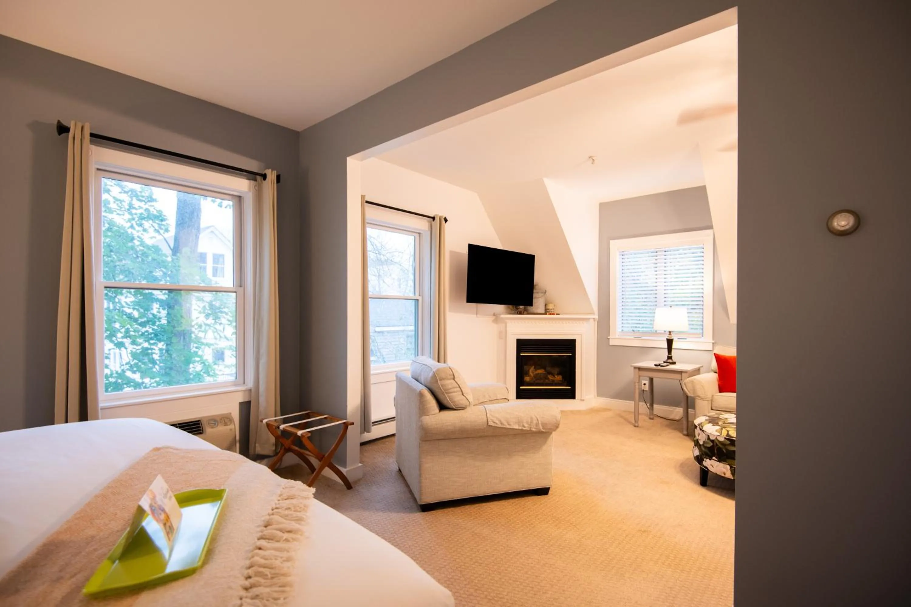 TV and multimedia in Sand Bar Cottage Inn