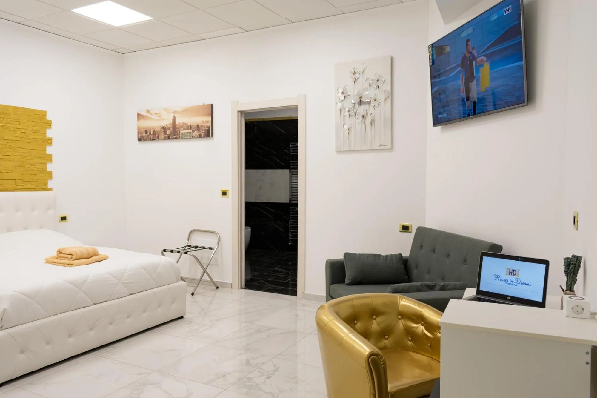 TV and multimedia, Bed in Royal Central Room