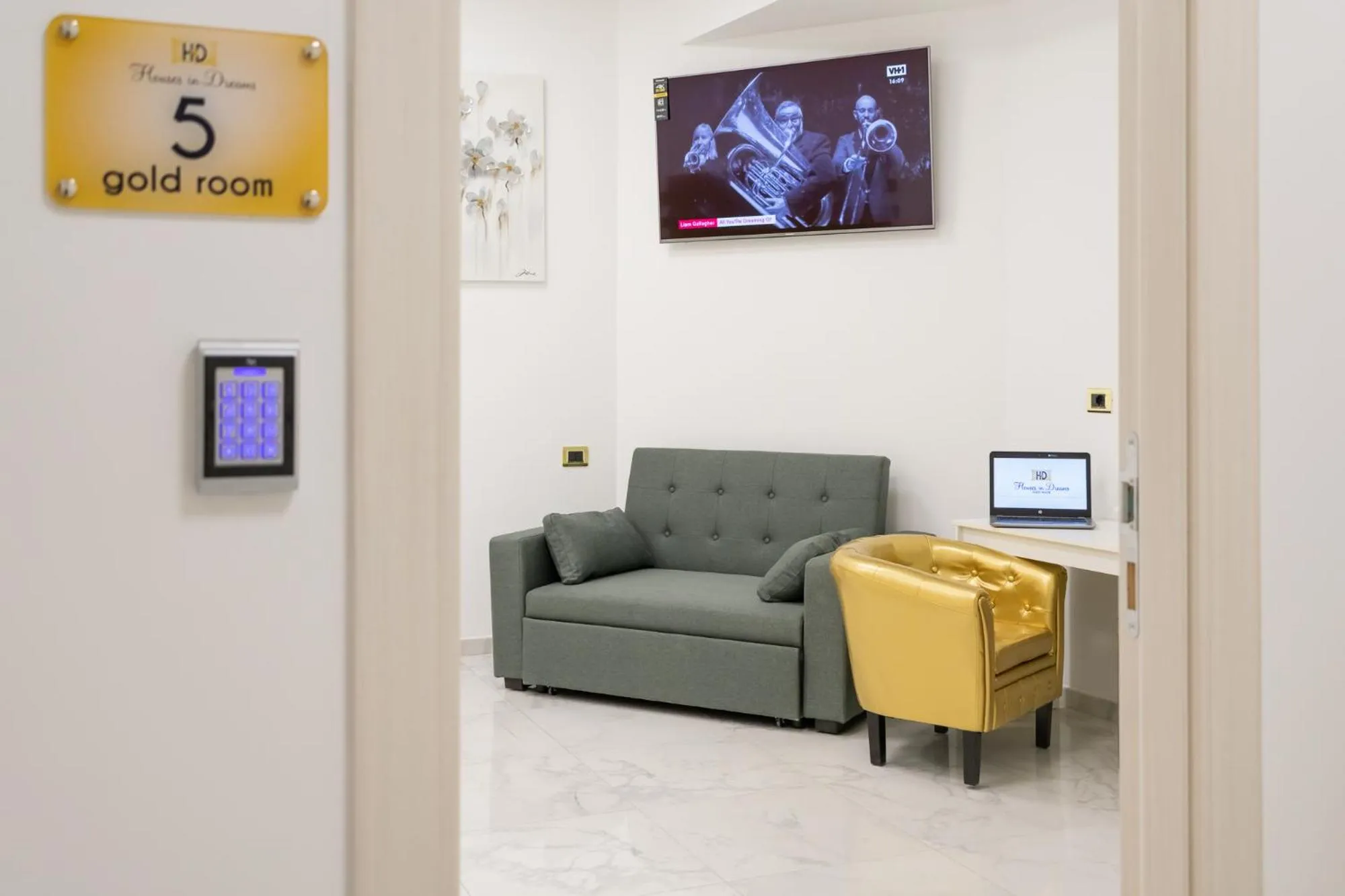 TV and multimedia in Royal Central Room